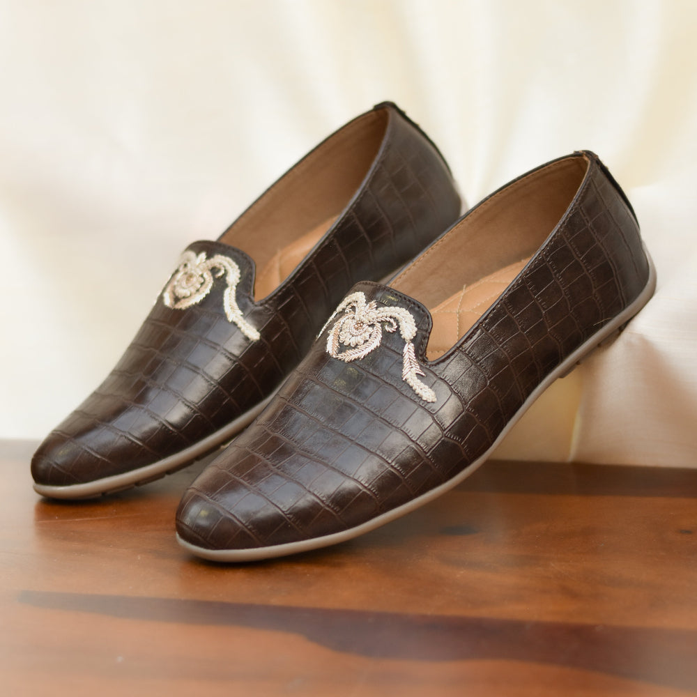 Classic textured loafers with handcrafted embroidery and cushioned footbed