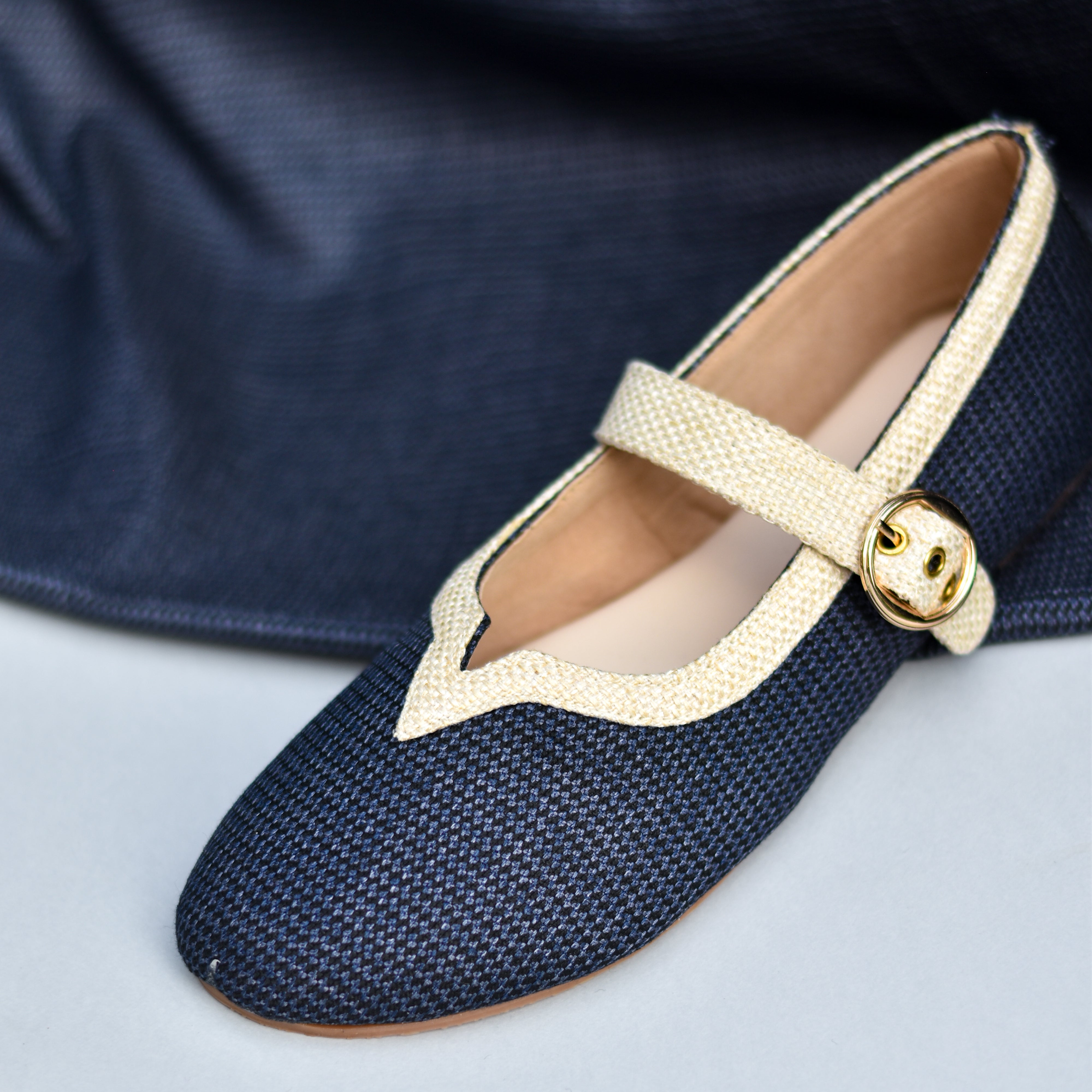 stylish wedding juttis for bride india