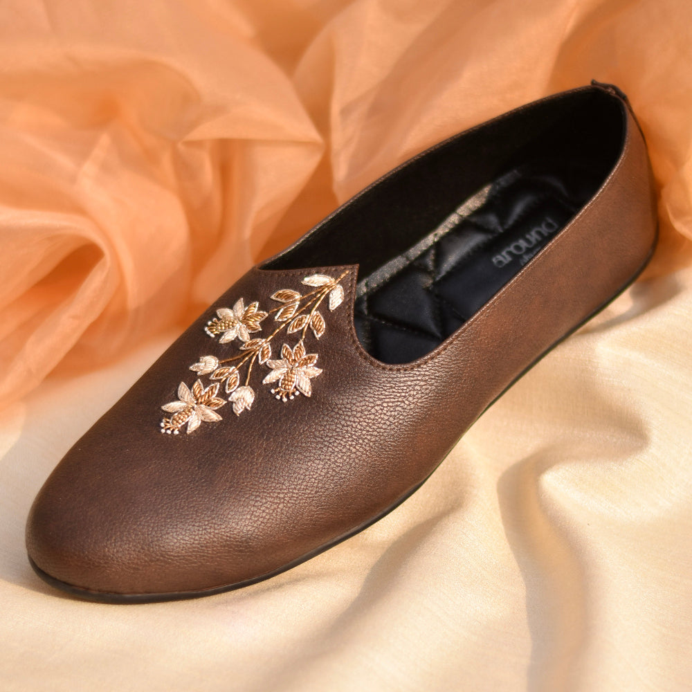 Brown mojri with zardozi embroidery and cushioned insole