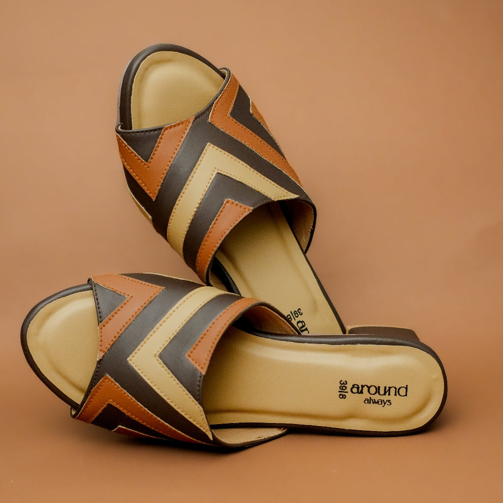 Minimal geometric mule with block heel
