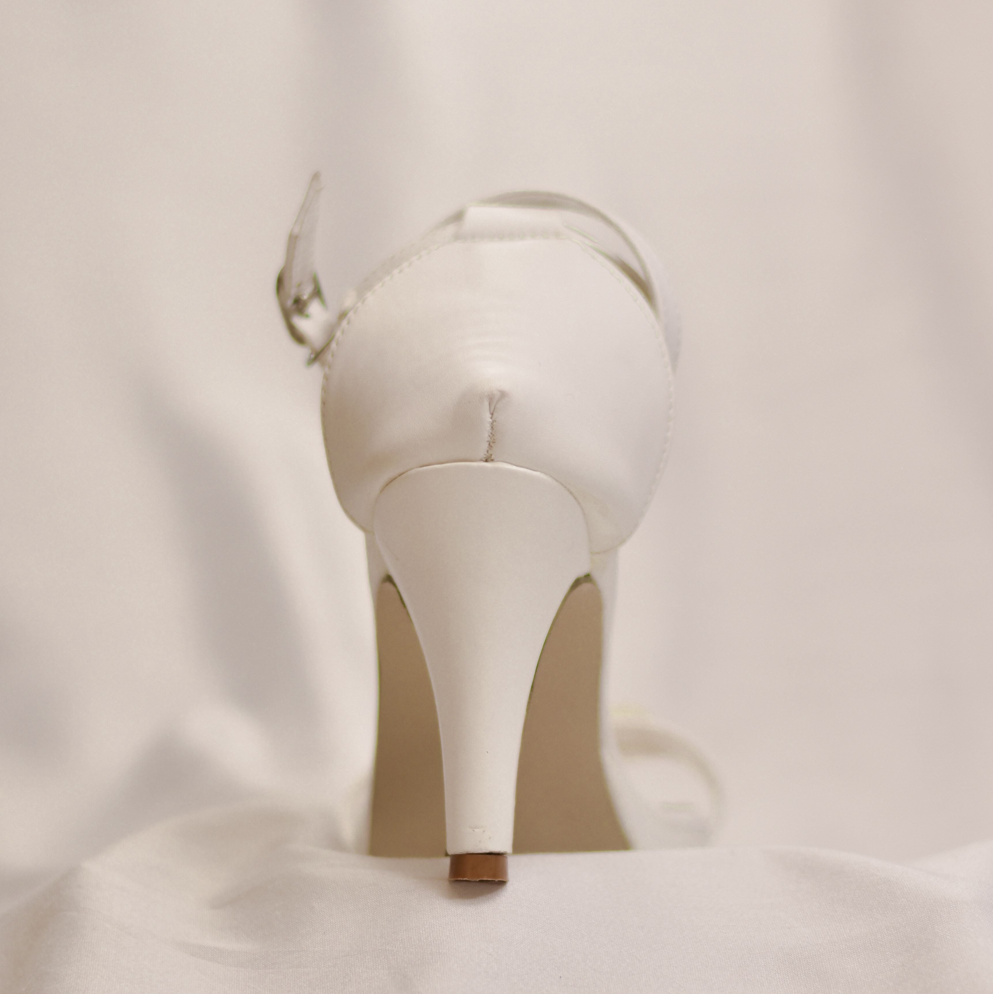 Mesh embroidered wedding sandals for lace gowns