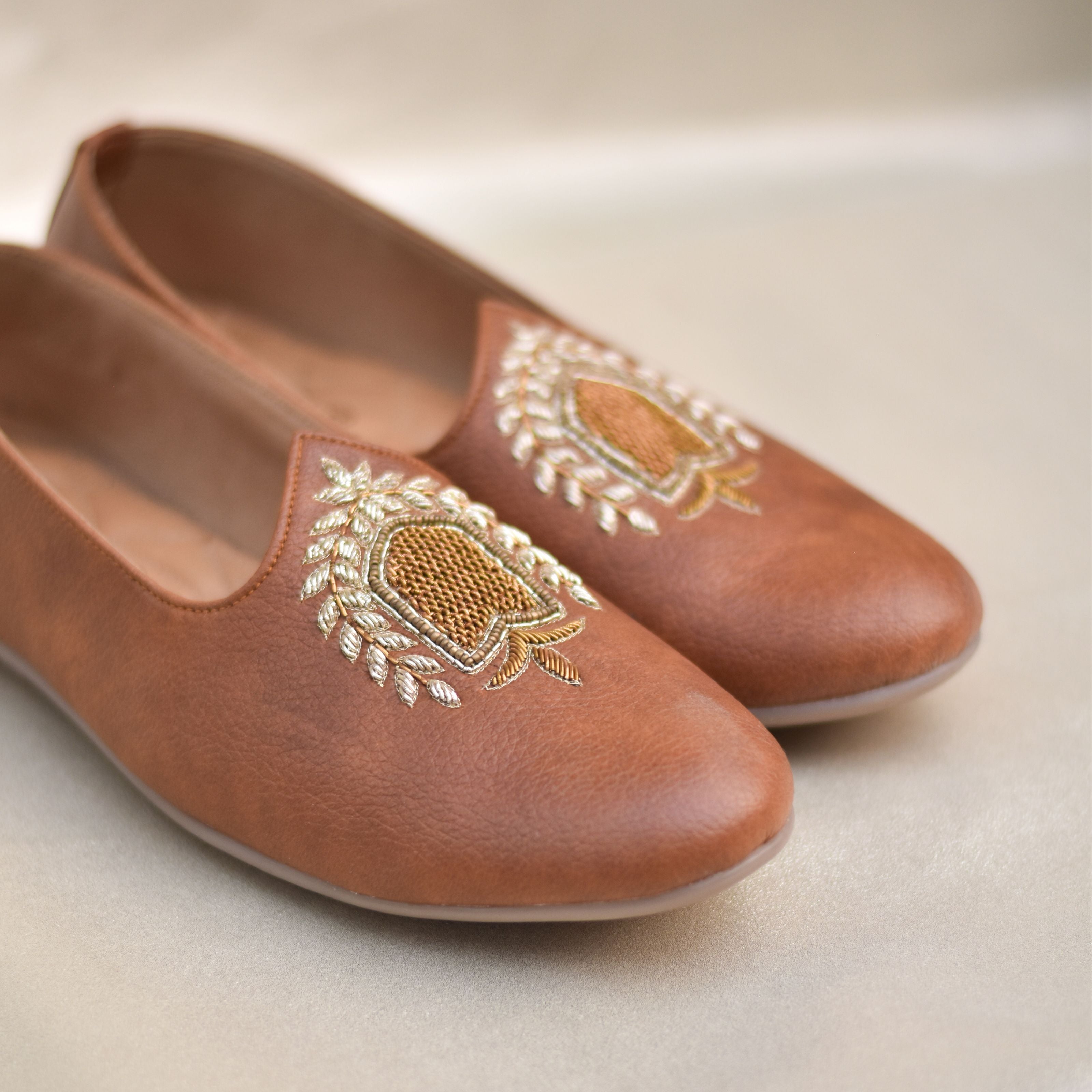 Elegant tan mojris with gold embroidery and cushioned insole for weddings, receptions, and ceremonies.