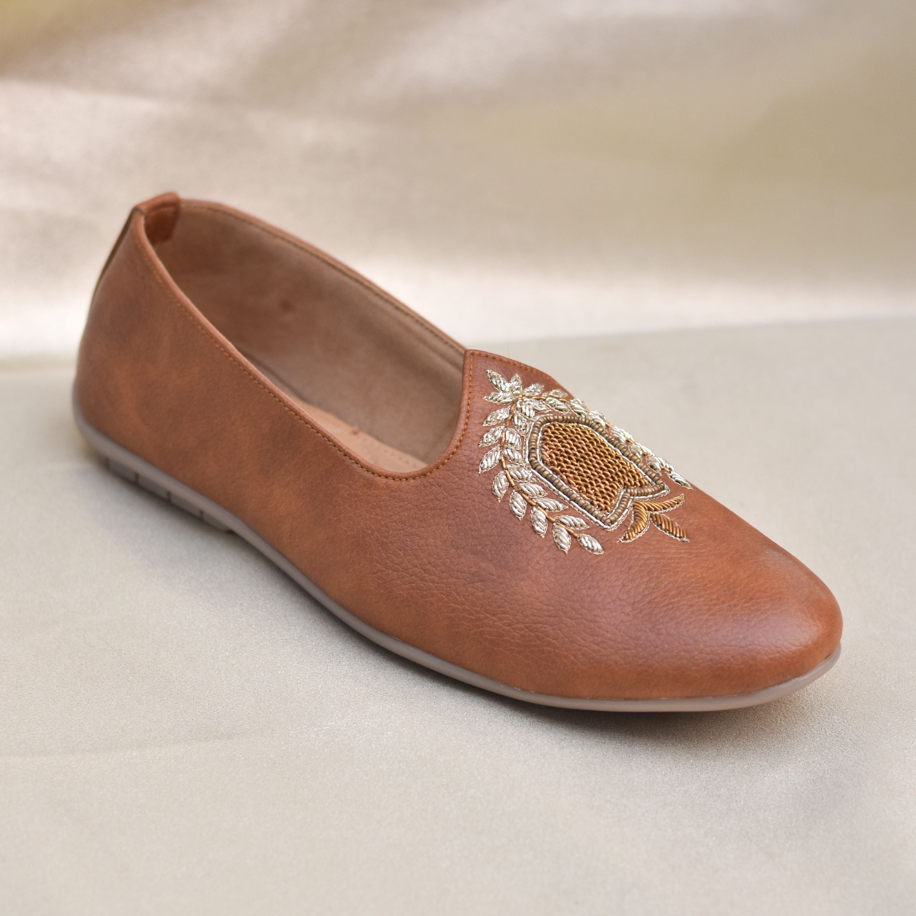 Handcrafted men's tan mojris  which is a perfect blend of tradition and comfort for Indian celebrations.
