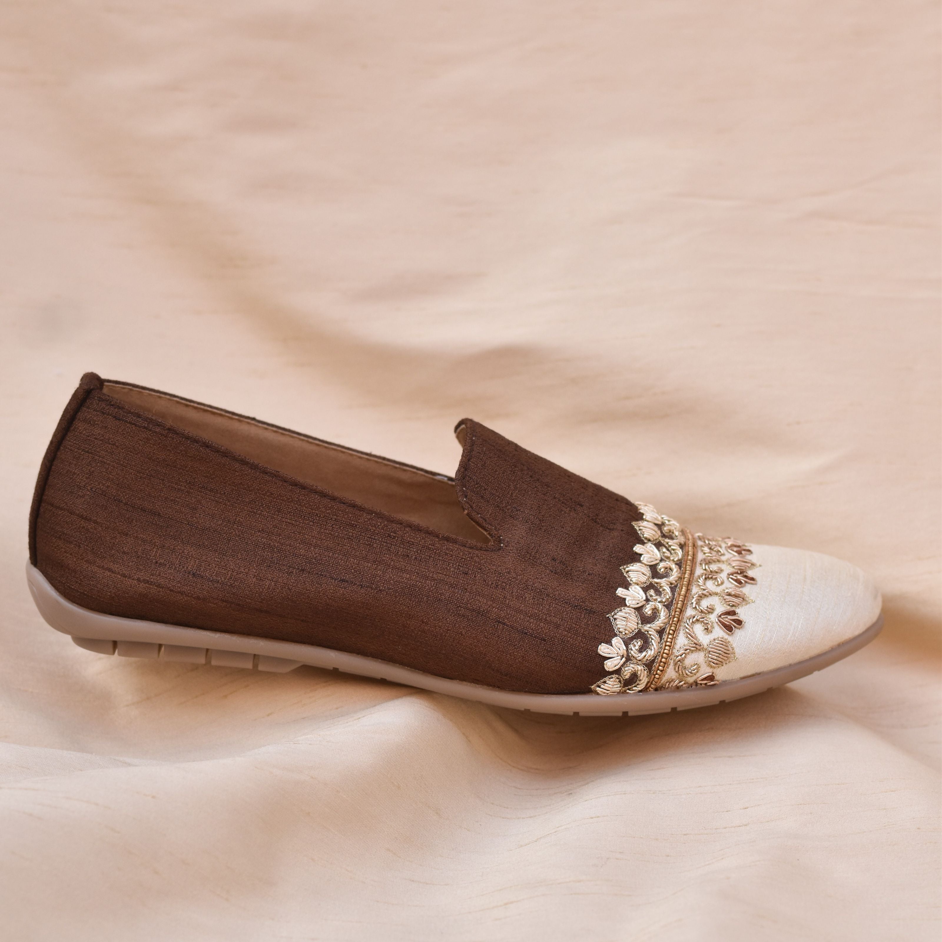Men’s Indo-Western loafers in dark brown with off-white toe and embroidered accents for wedding events.