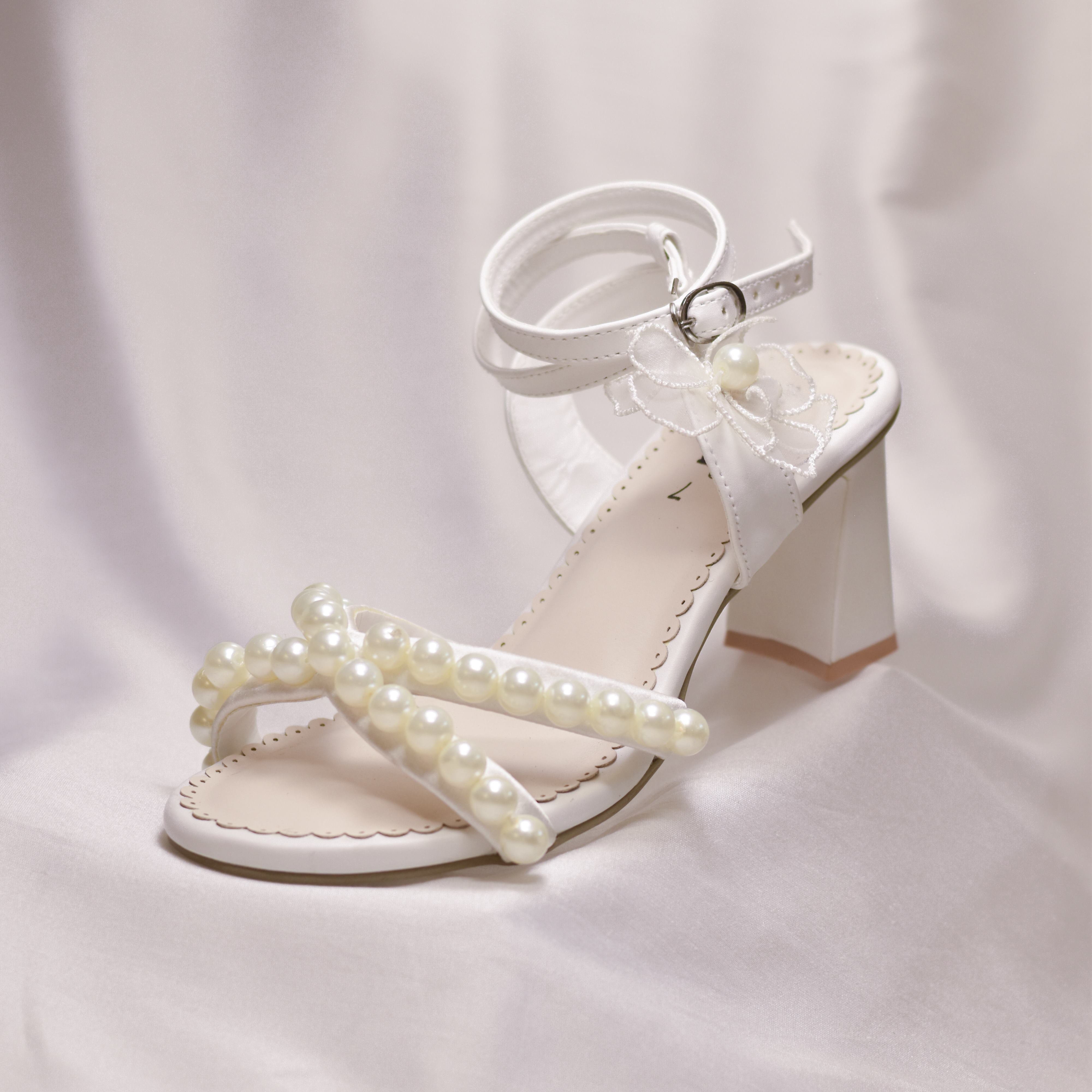 Pearl wedding sandals with comfort insole