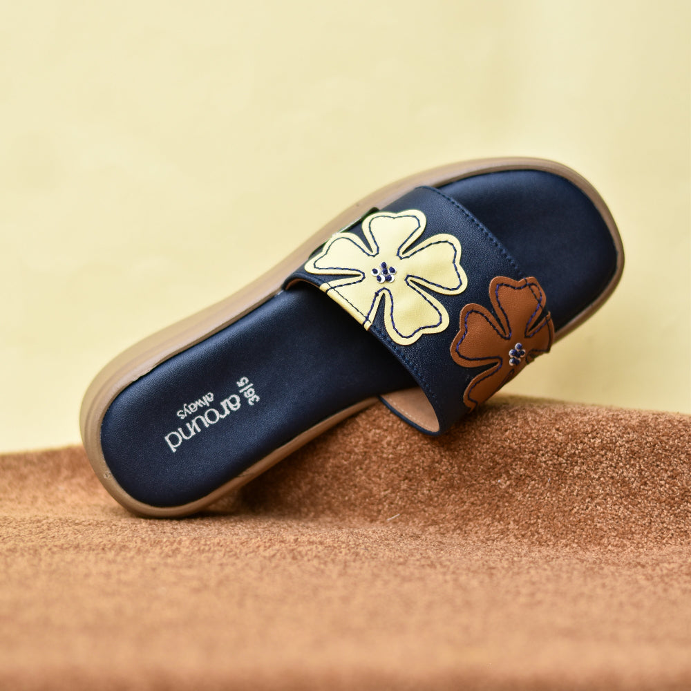 Comfortable everyday slide with colourful floral detailing