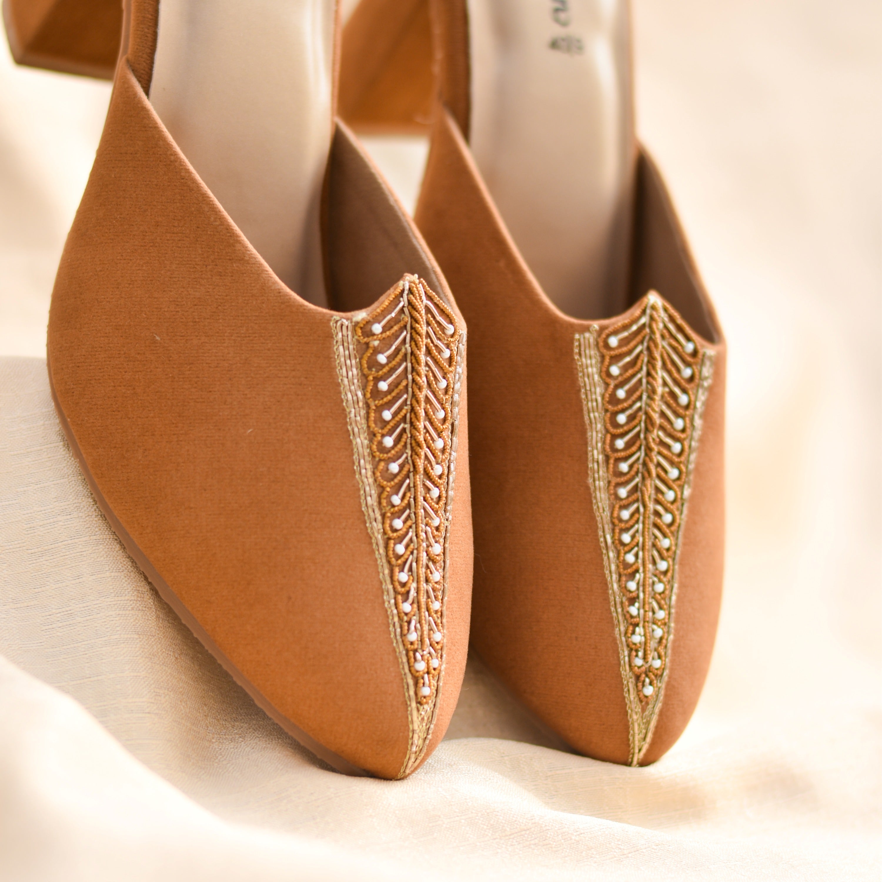 Embroidered mojri with heels for Indian wear