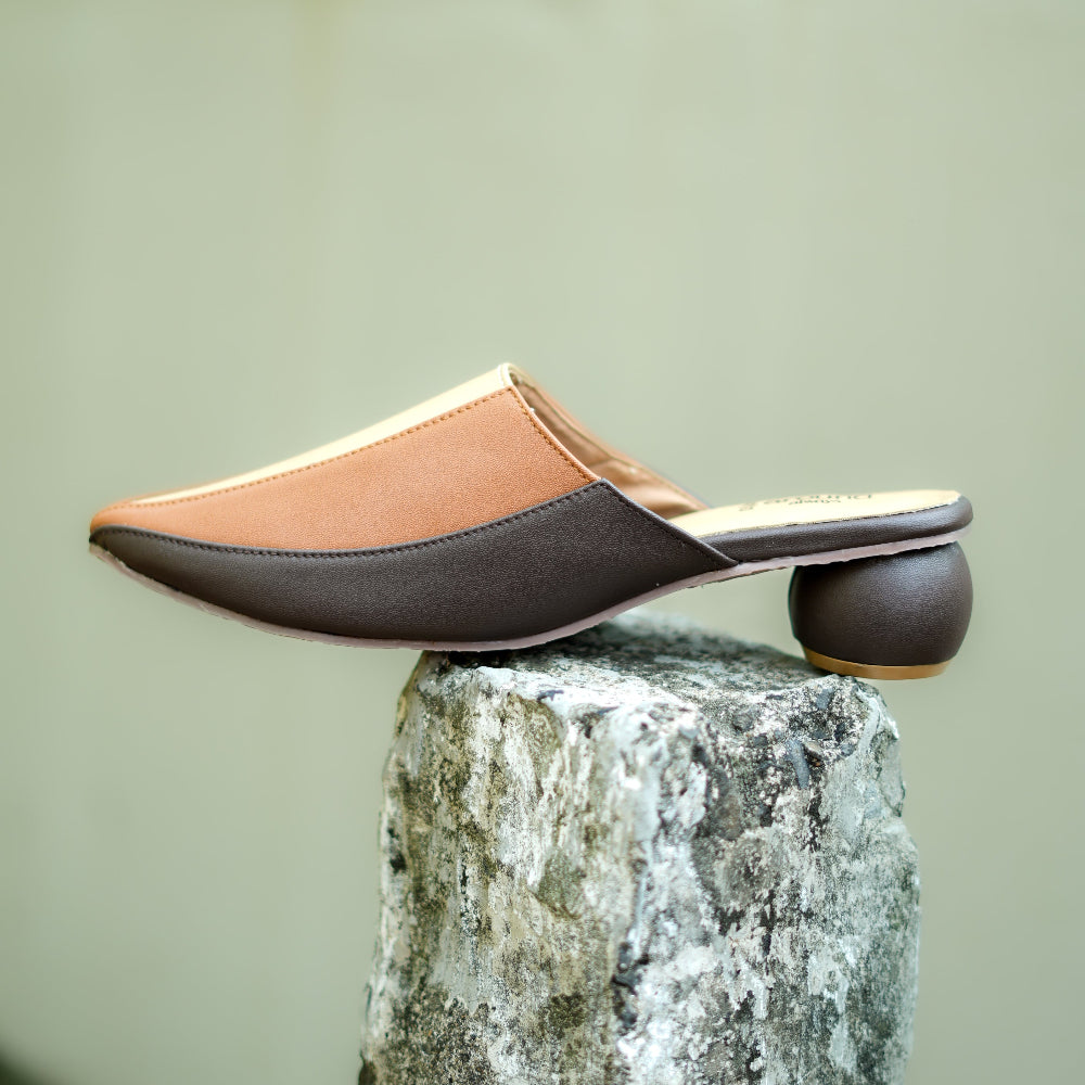 Brown colour-block mule with floral appliqué and everyday styling appeal
