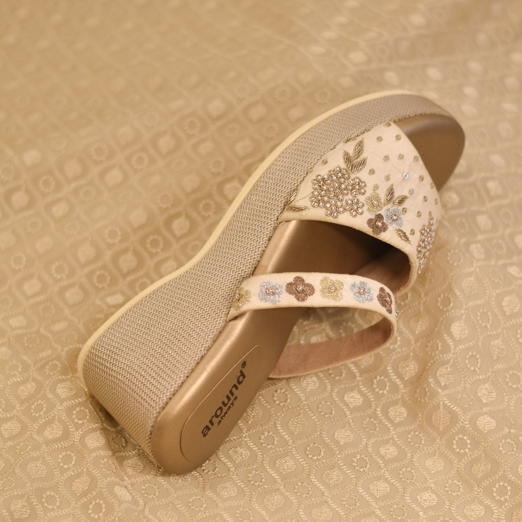 High heel golden wedges with light embroidery