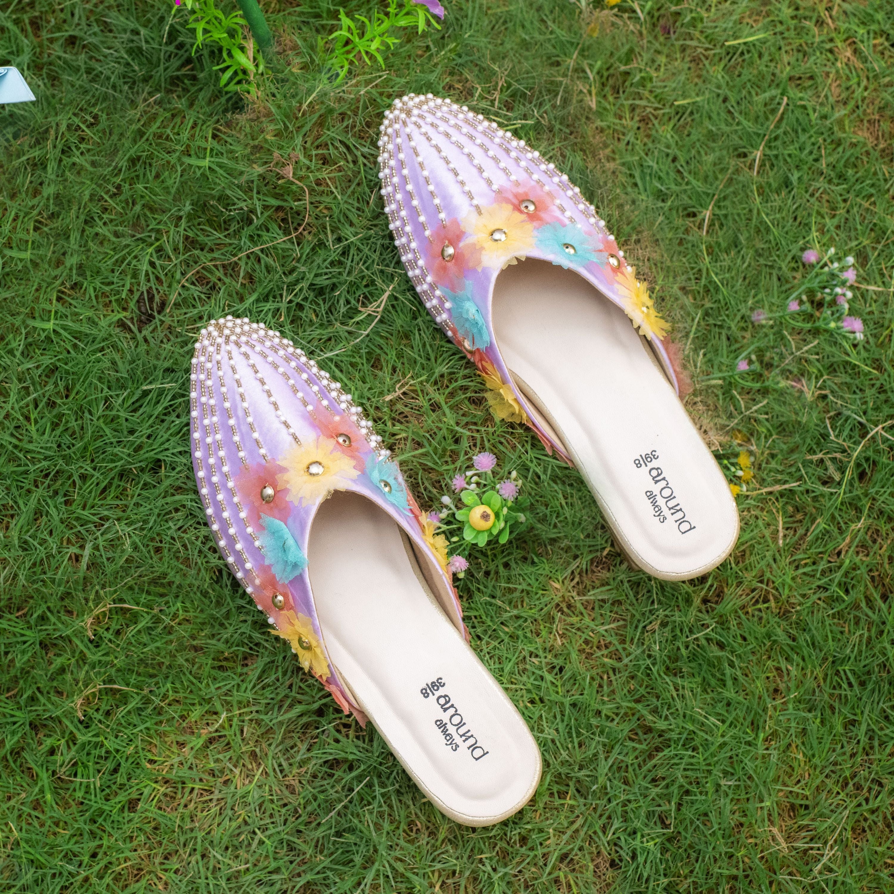 Open-back heels with soft pastel flowers and cushioned insole