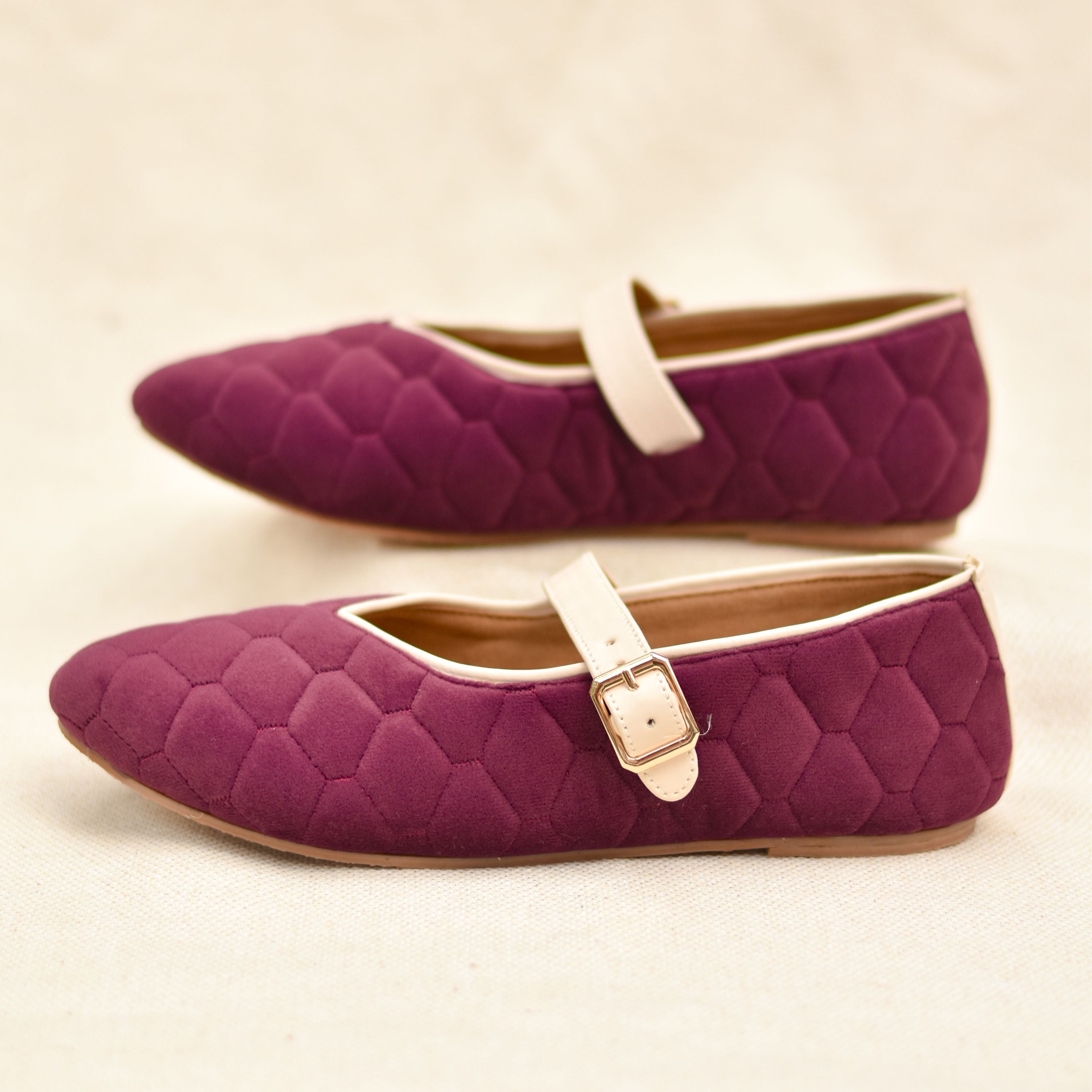 comfortable bridal juttis for women