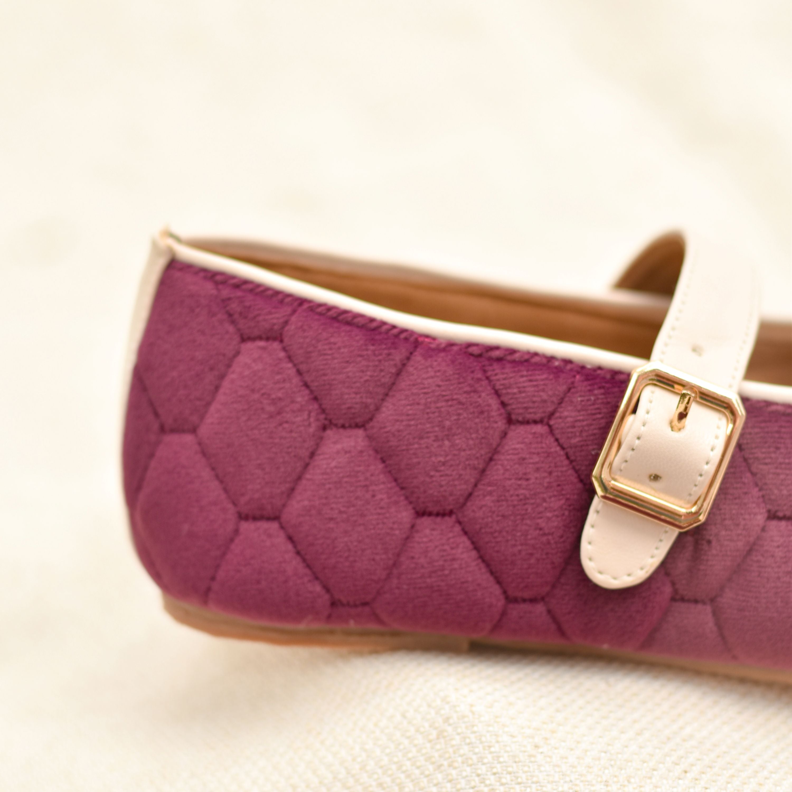 reception juttis for bride