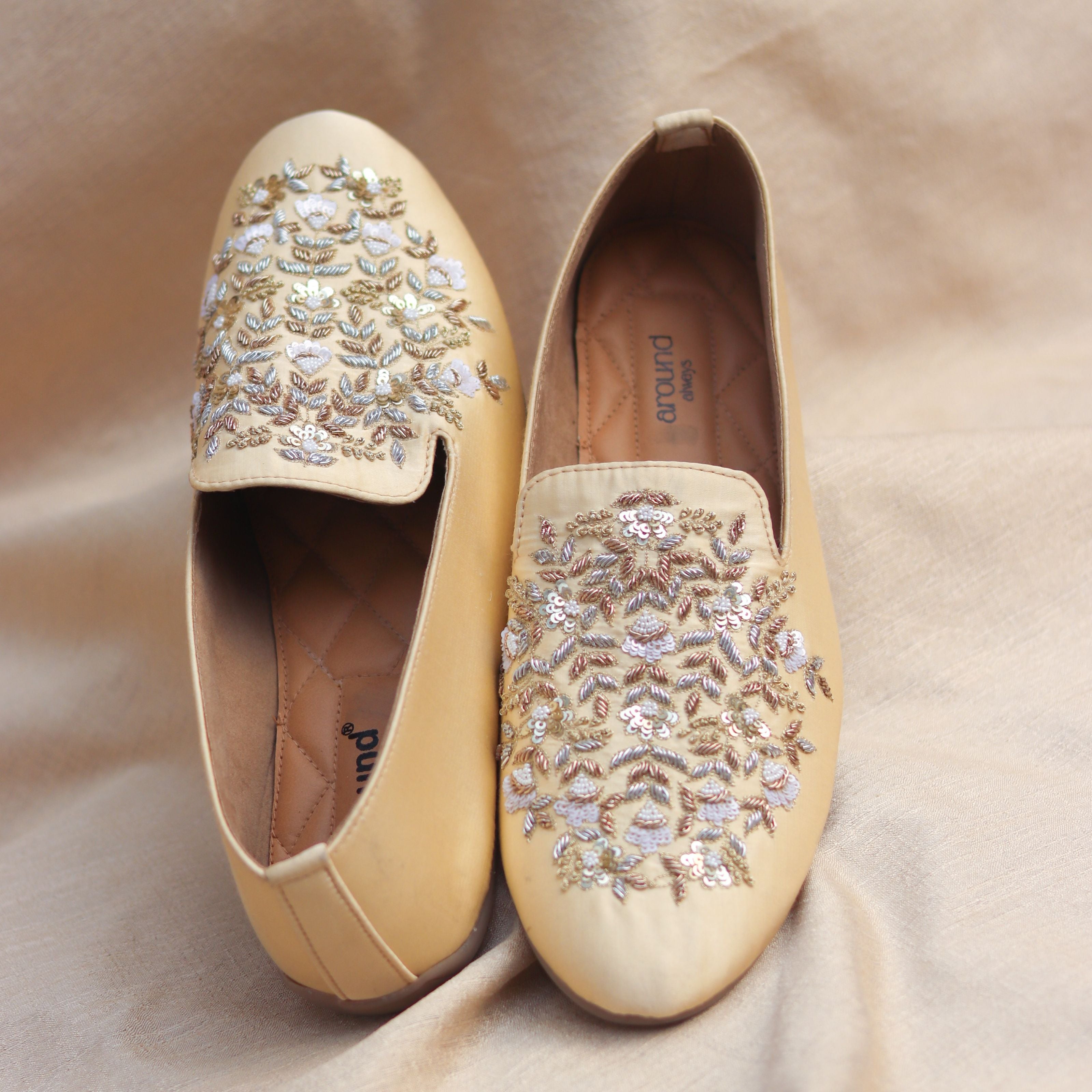 Traditional cream-coloured wedding loafer with golden thread embroidery and quilted cushioned insole for all day wear.