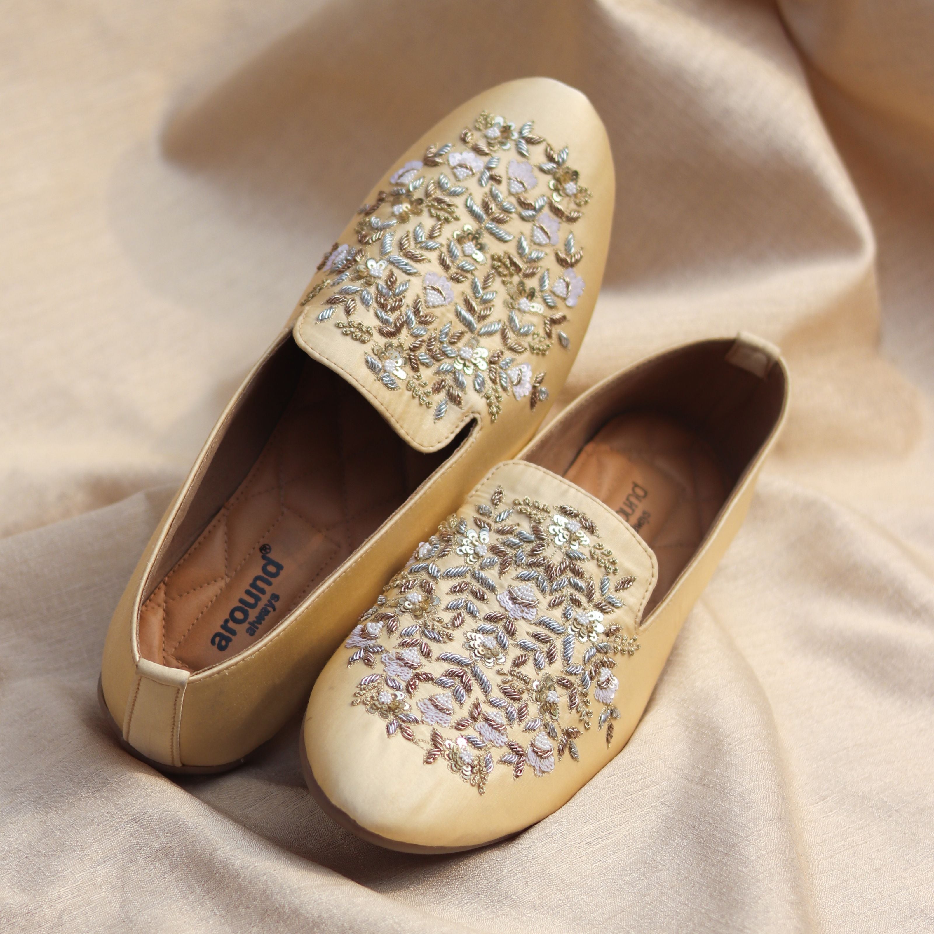 Men’s cream embroidered ethnic mojri footwear with cushioned footbed for wedding and festive wear