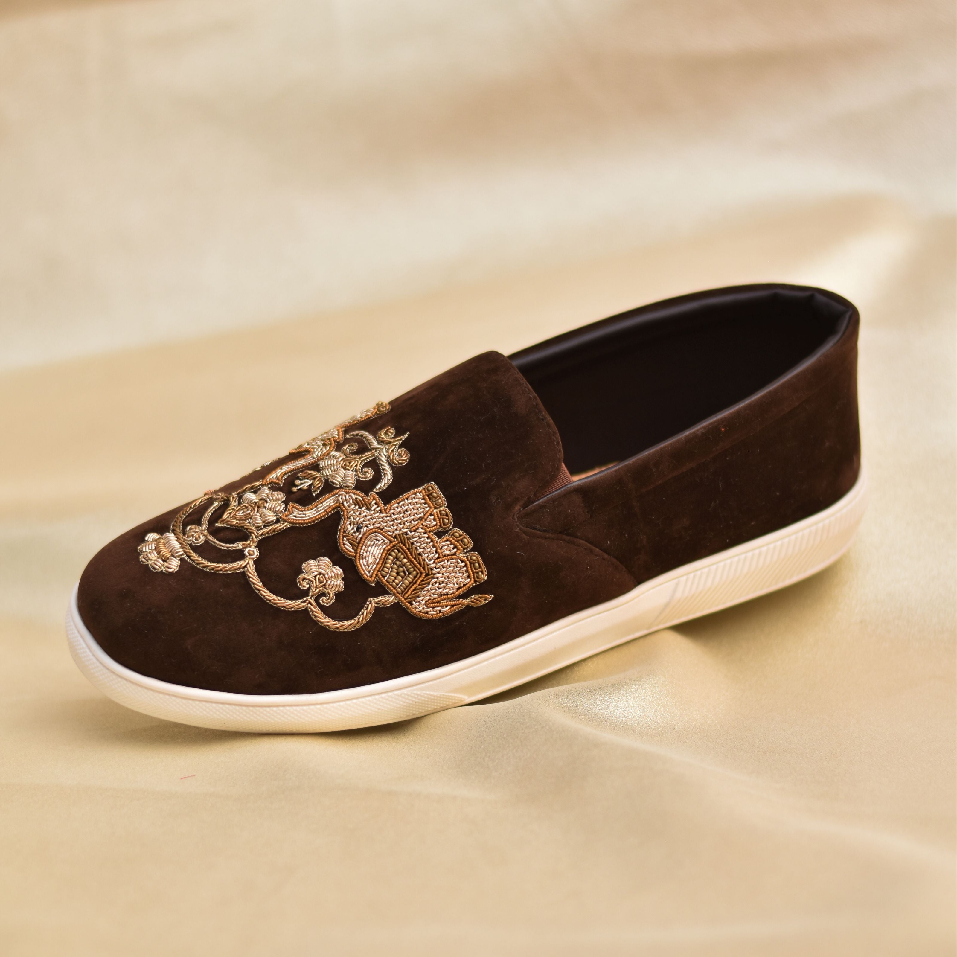 Bold and stylish royal shoes designed for grand Indian wedding entries.