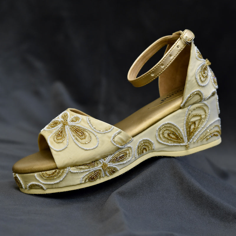 Best golden wedding footwear with ankle strap
