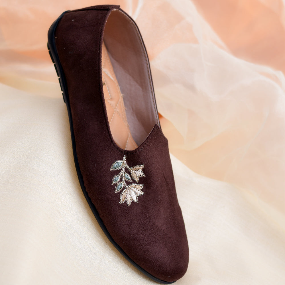 Traditional brown mojri featuring detailed lotus threadwork design