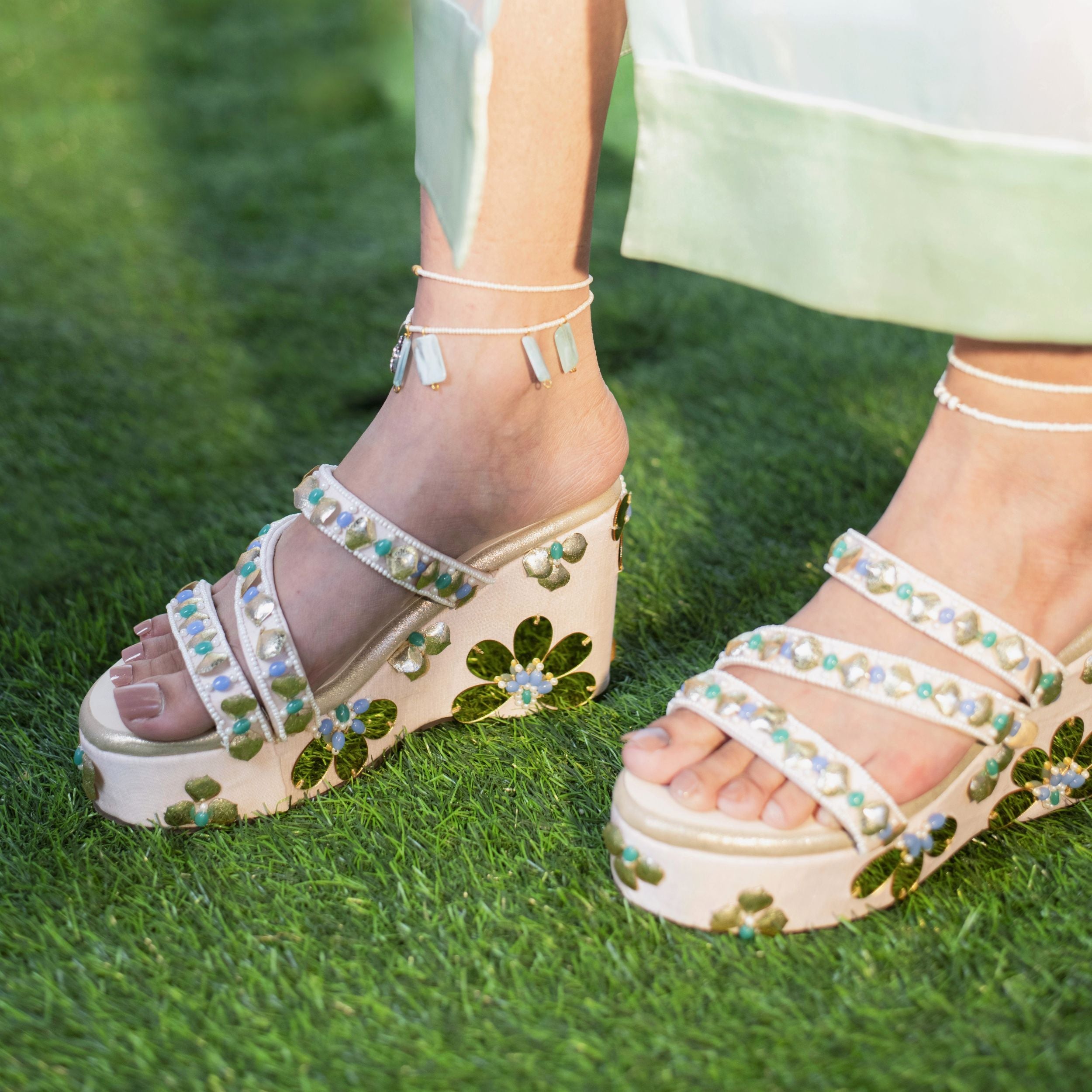 Statement pink wedge with bead embroidert and on platform