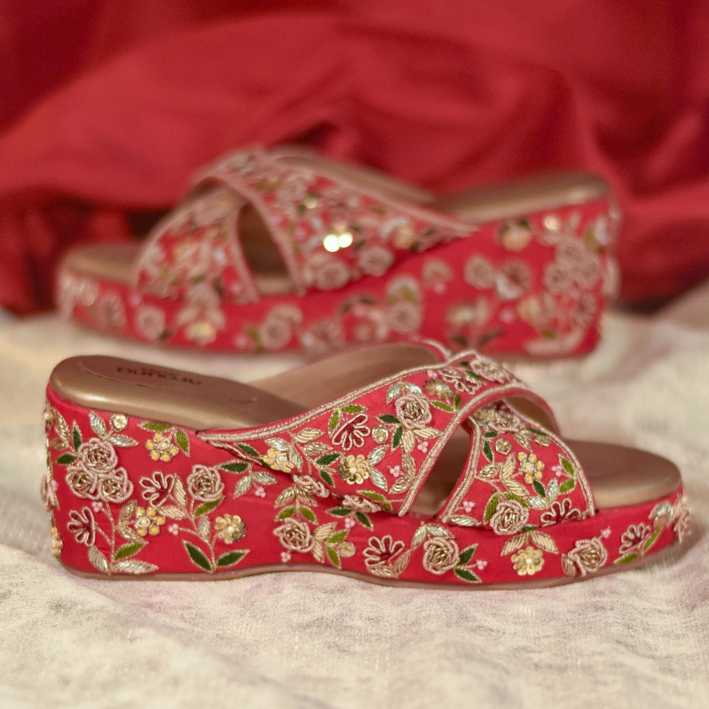 Designer festive wedge heels in red with cross-strap 
