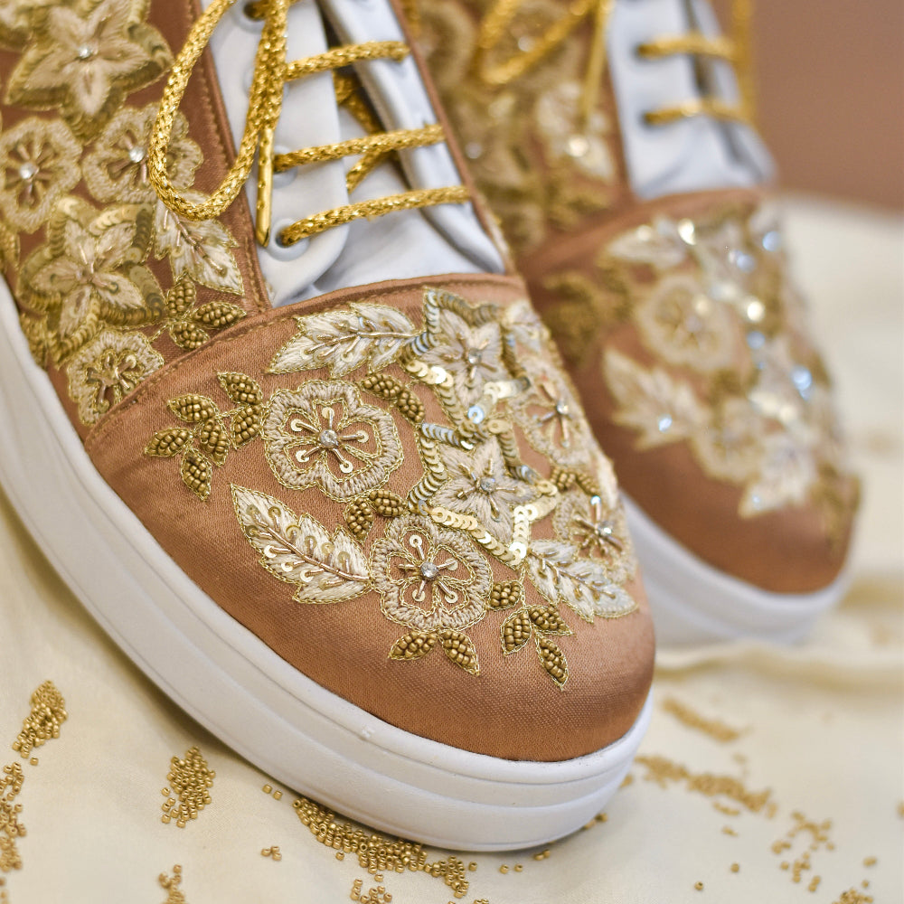 Women ethnic sneakers with gold thread floral pattern