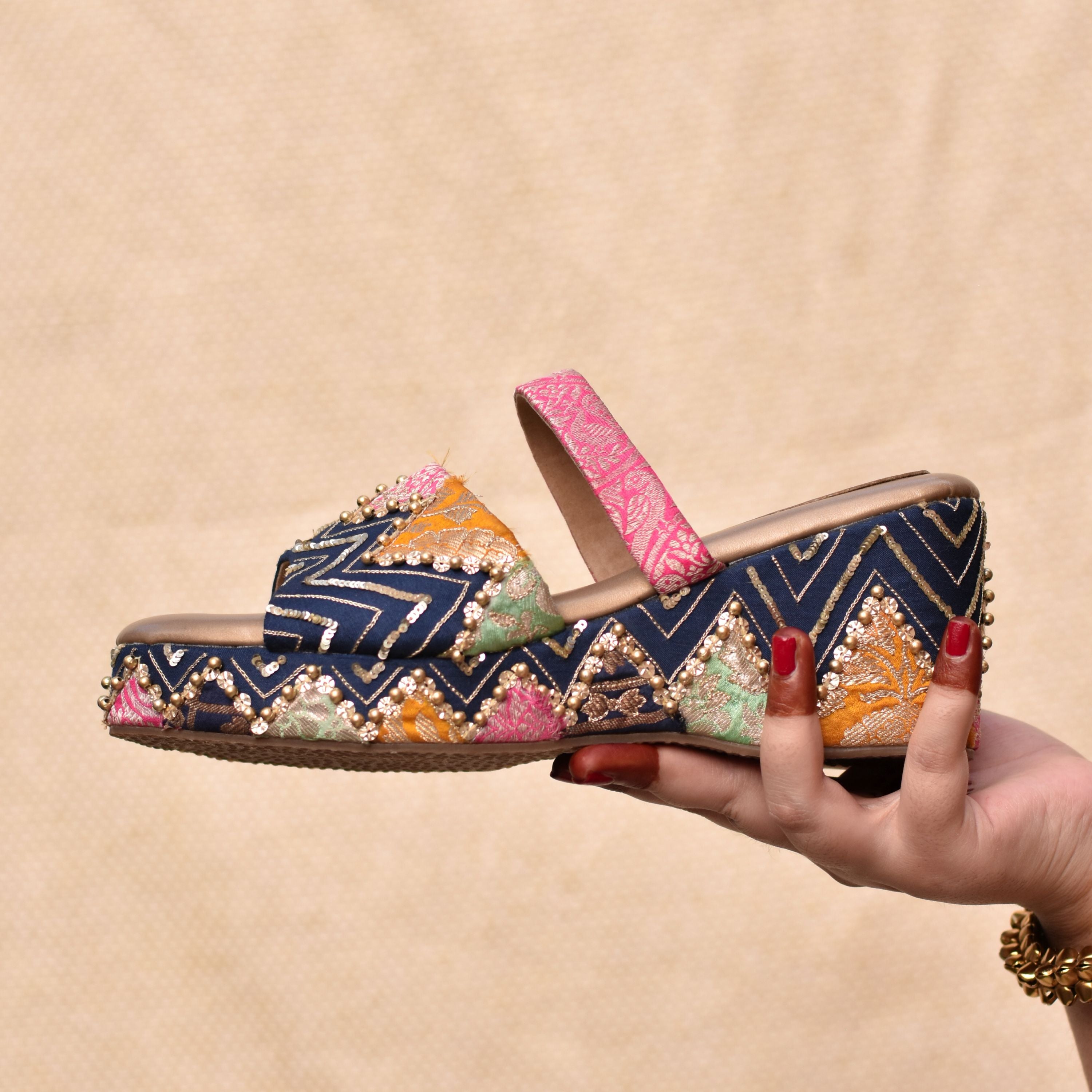 Women’s wedge heel with brocade straps and geometric patterns