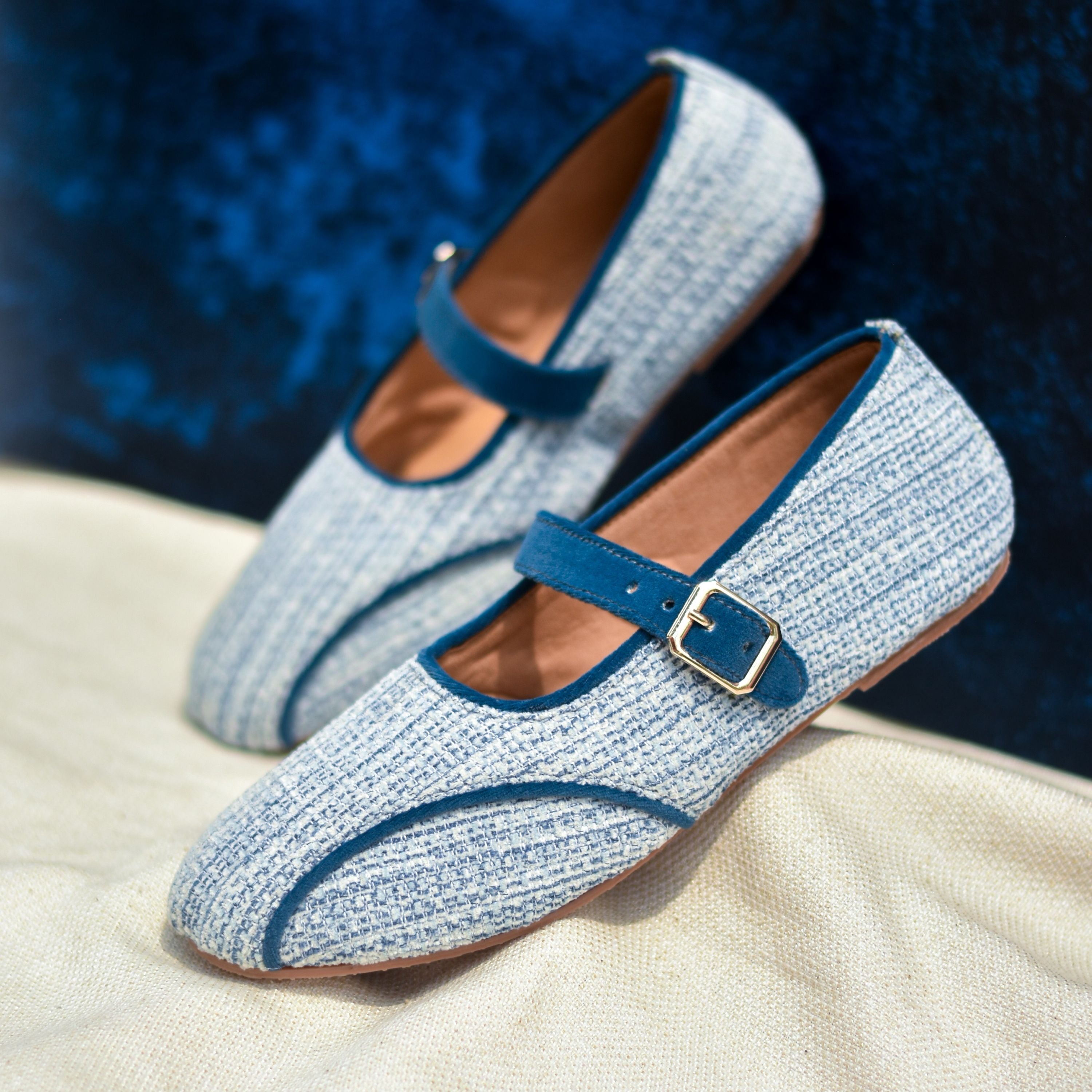 stylish juttis for bride india