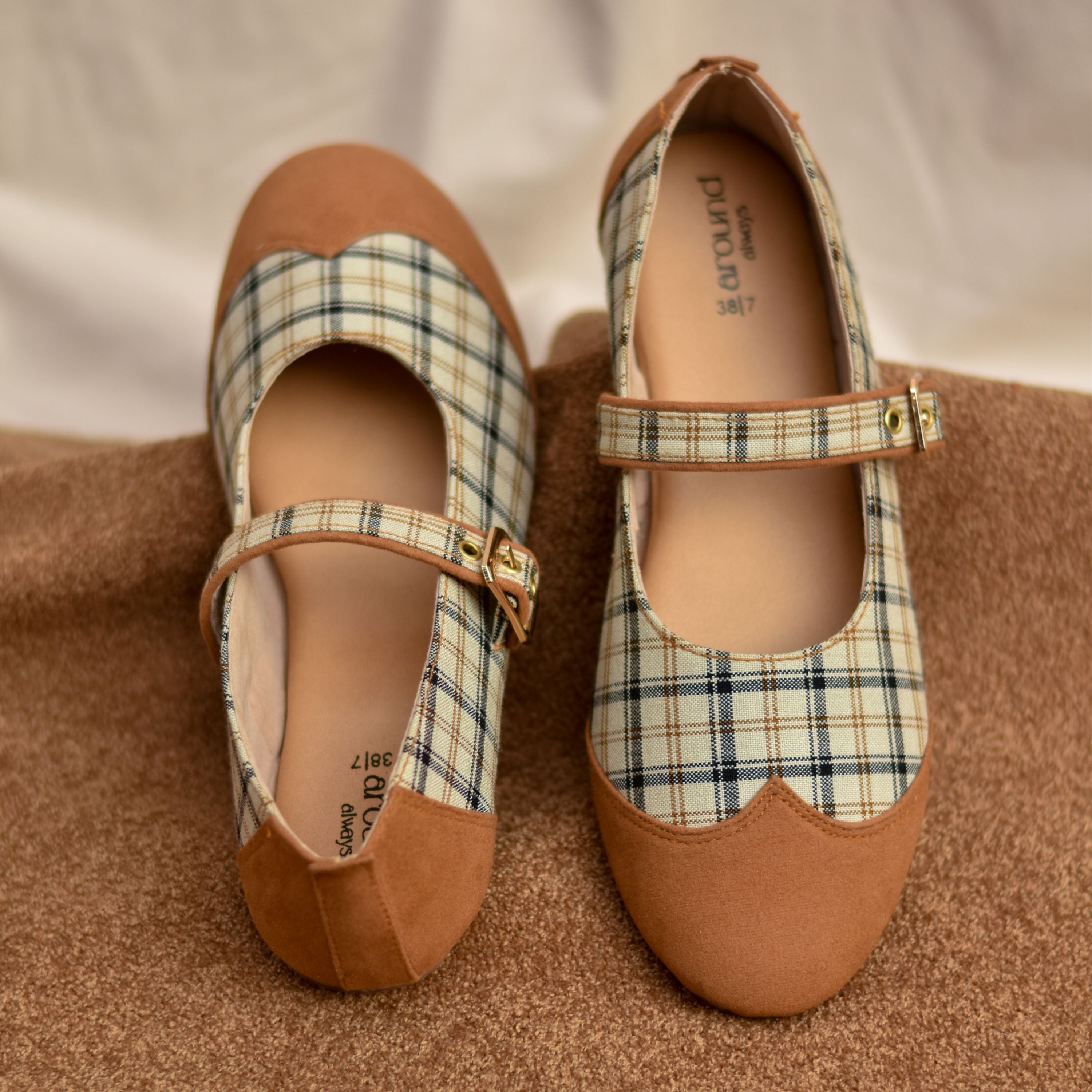 stylish wedding juttis