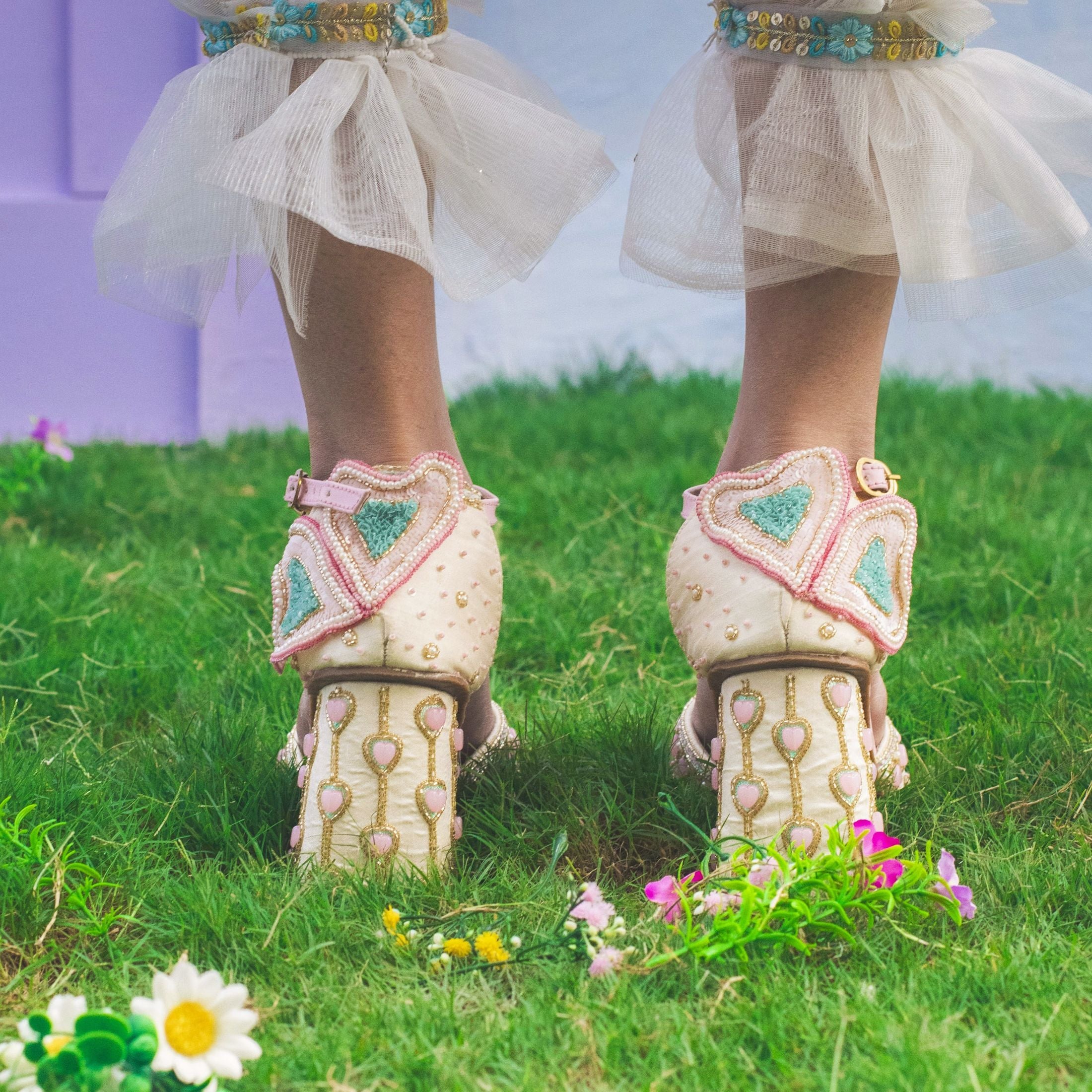 Multicolour closed-toe block heels with 3D heart detailing