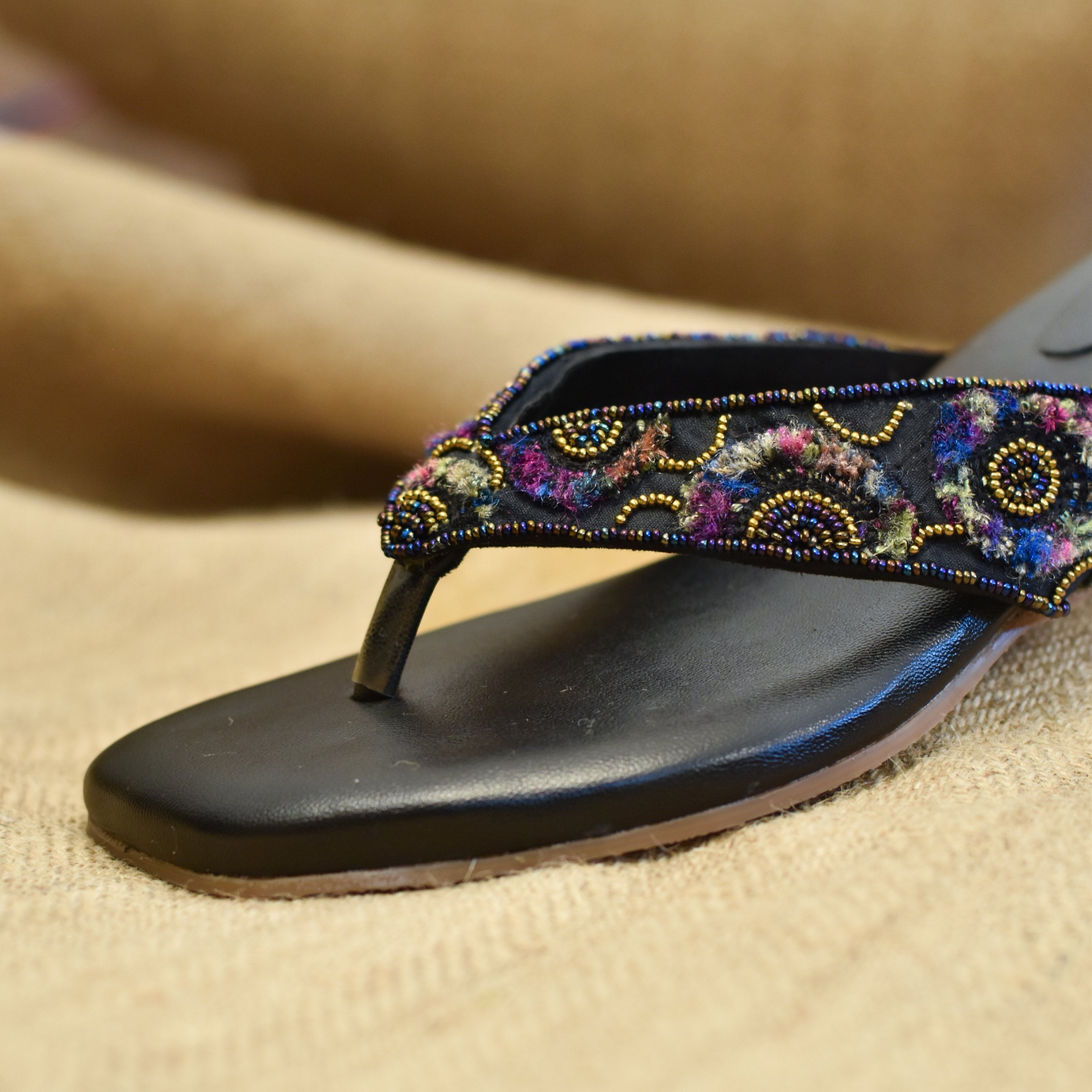 Everyday slip-on women's sandals featuring colourful thread detailing and comfy heel