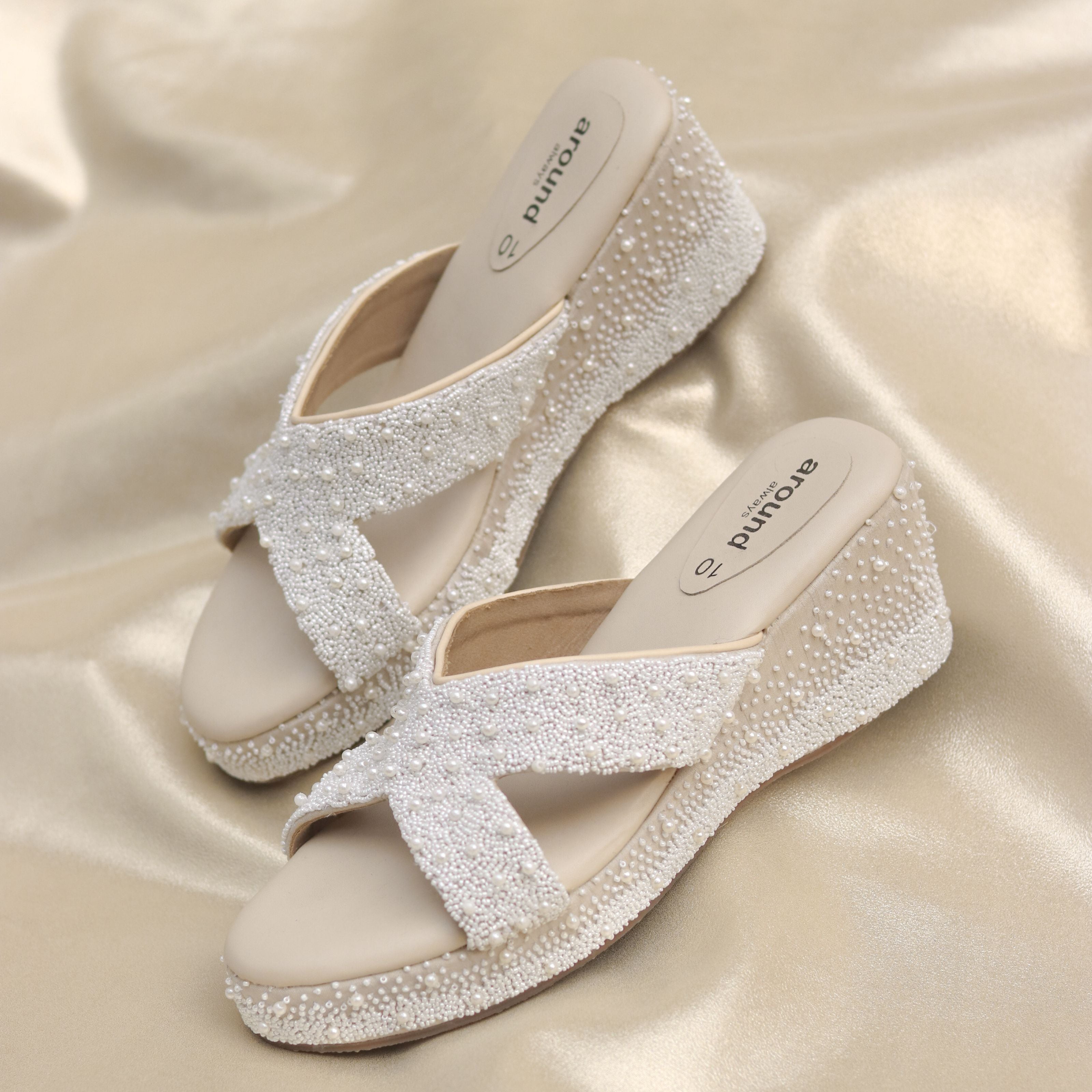 Wedges with cross strap and comfort insole.