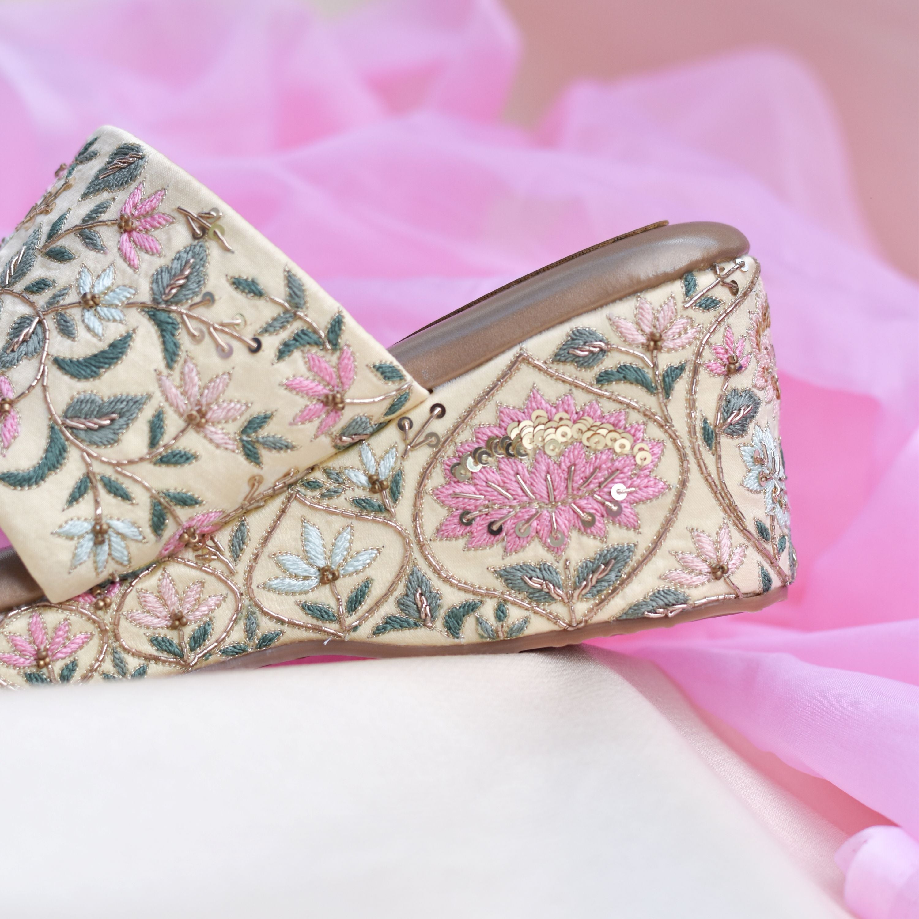 Embroidered Wedges with floral patterns and anti-slip insole.