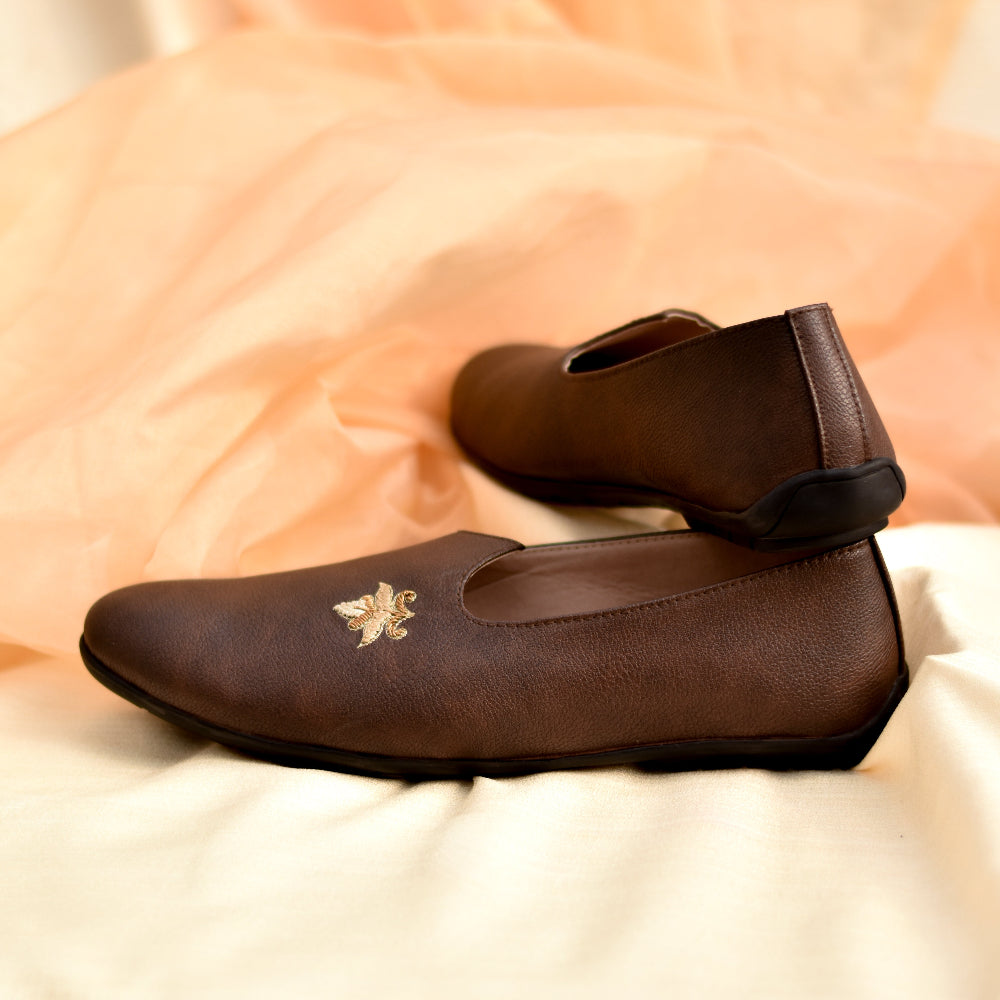 Traditional Dark brown mojri featuring fine metallic thread design
