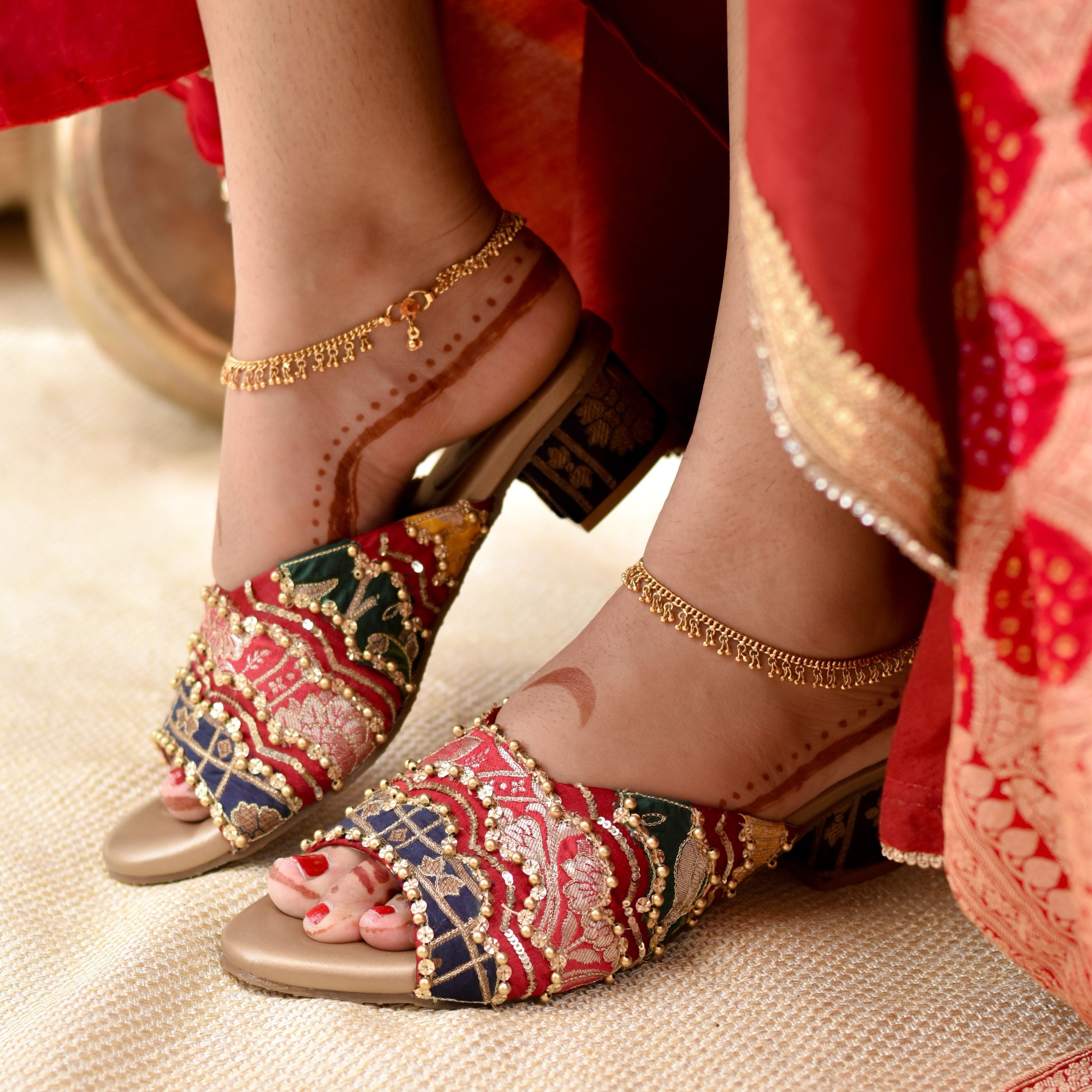 Women’s wedding heels in brocade straps and cushioned insole