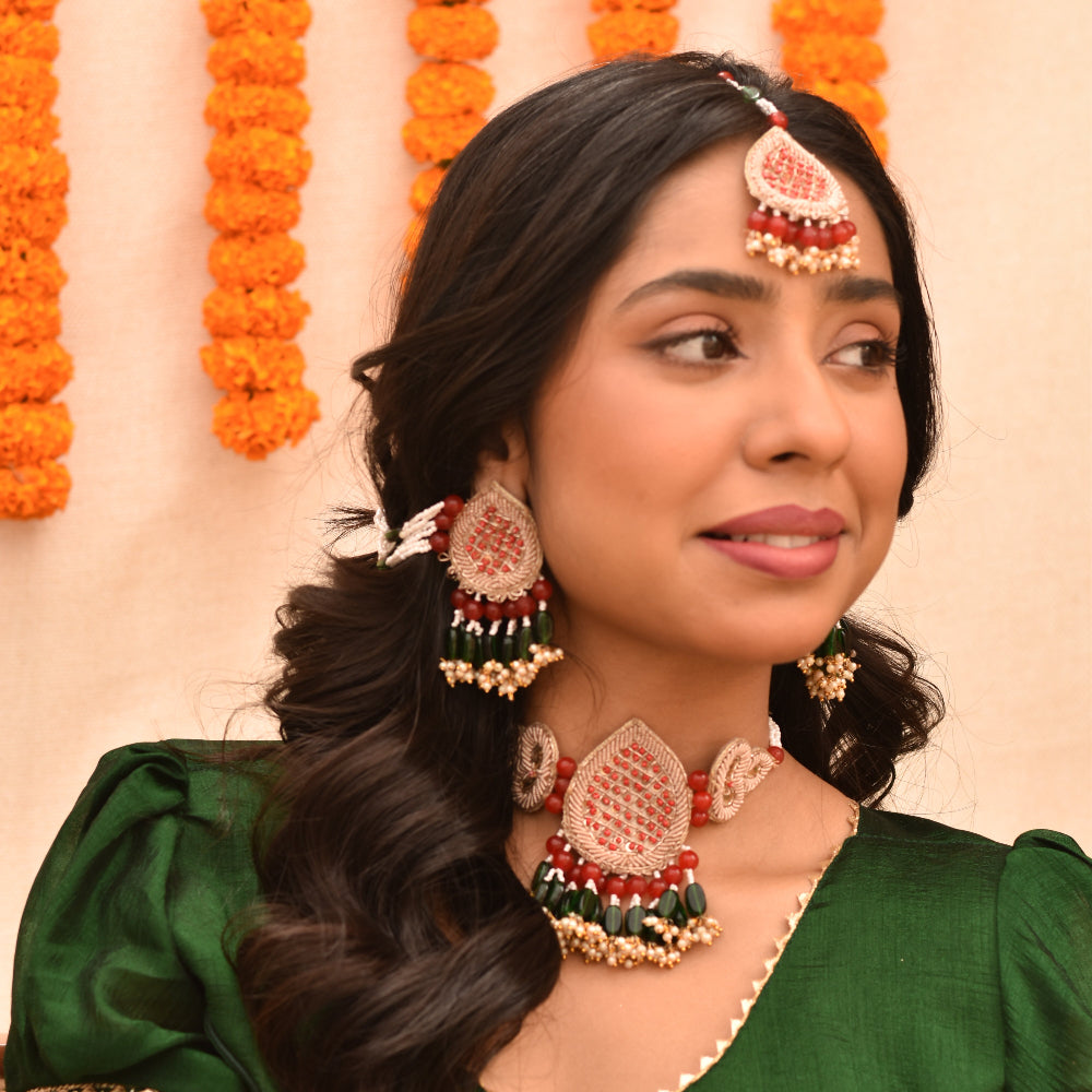 Bridal choker and earrings set with red and green beads