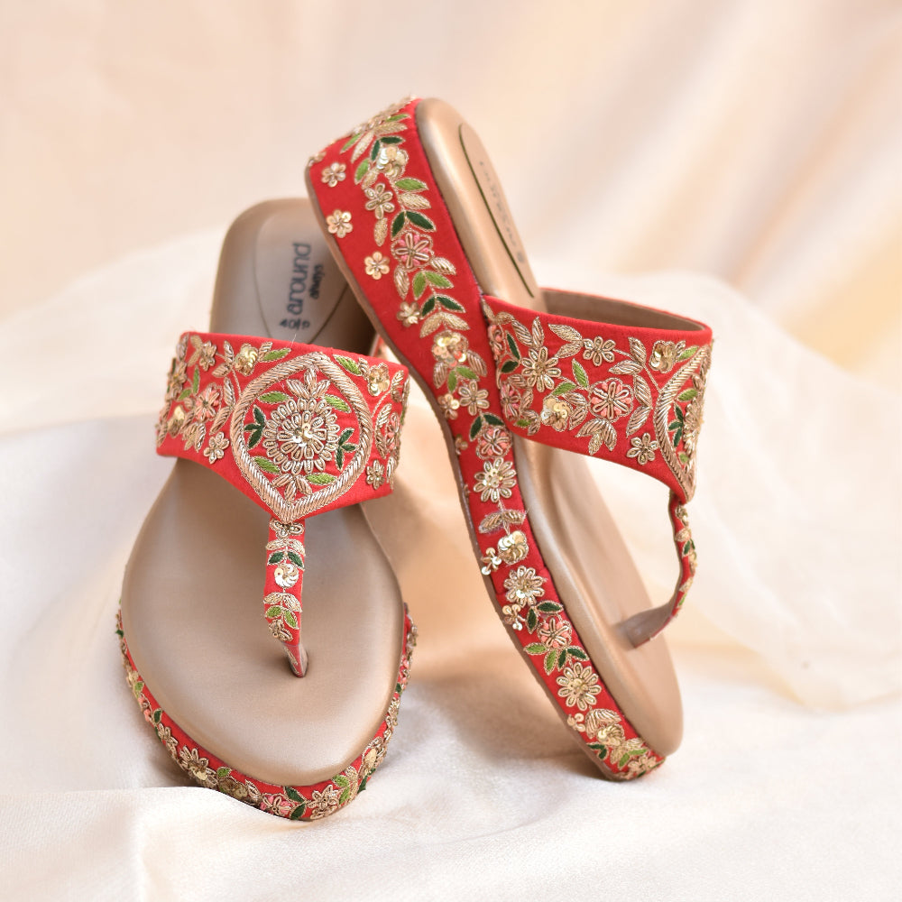 Traditional kolhapuris with platform heels for destination Indian wedding
