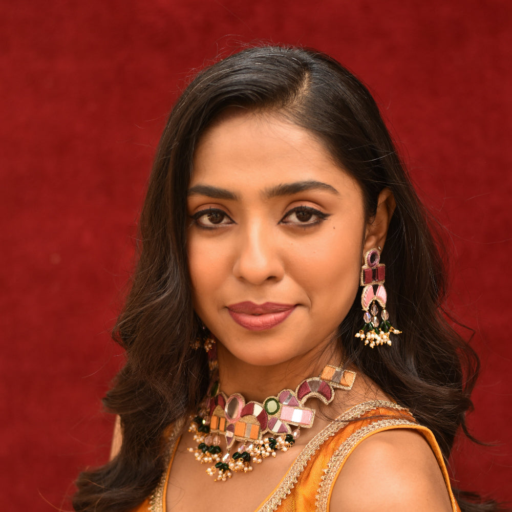 Woman wearing modern mirror jewelry for her stylish haldi look