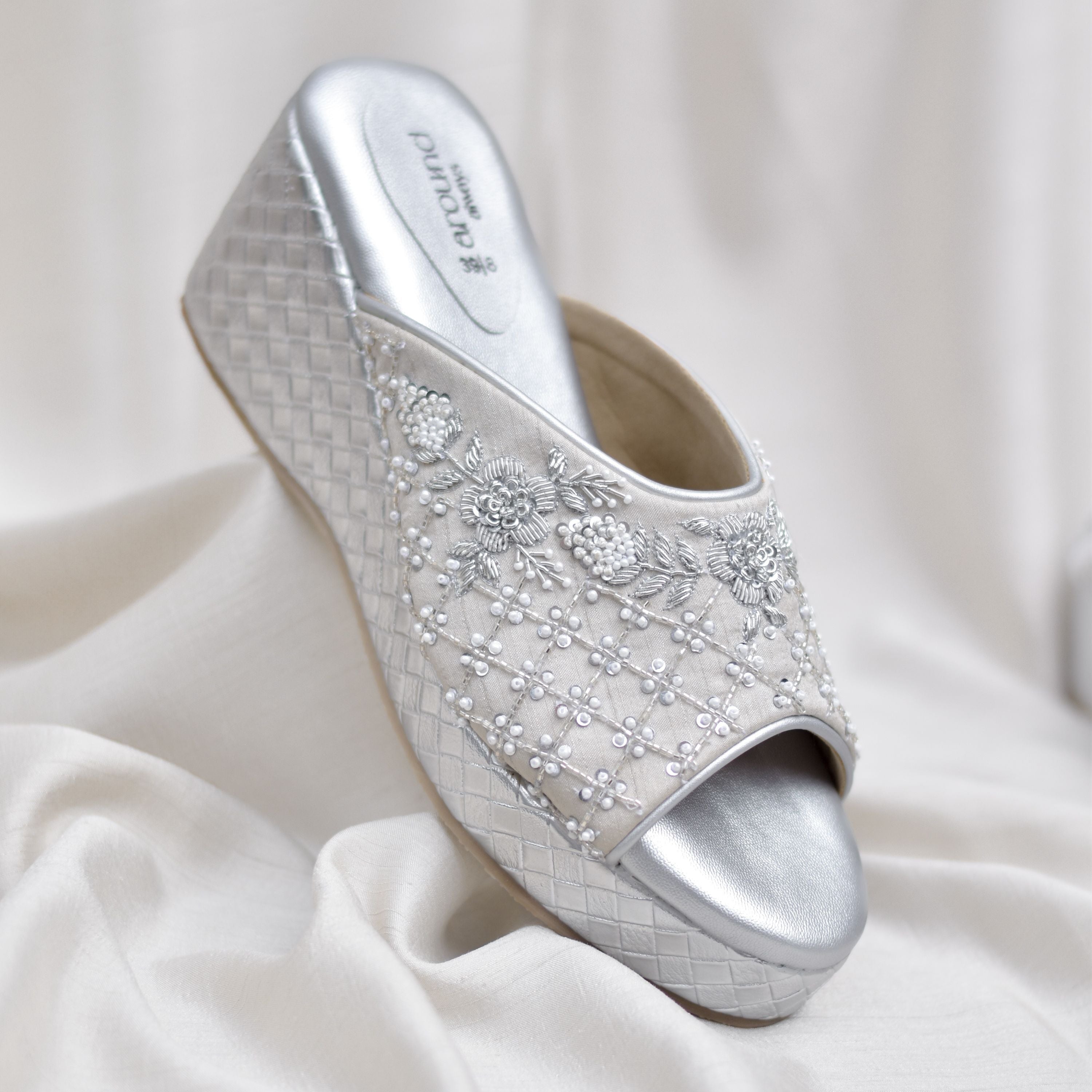 Textured heel design and metallic highlights for straps