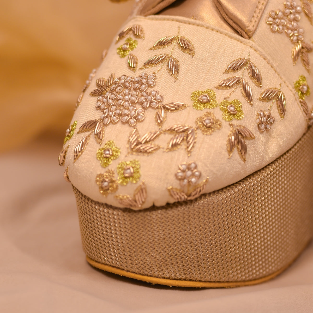 Lace up wedding sneakers in golden with embroidery