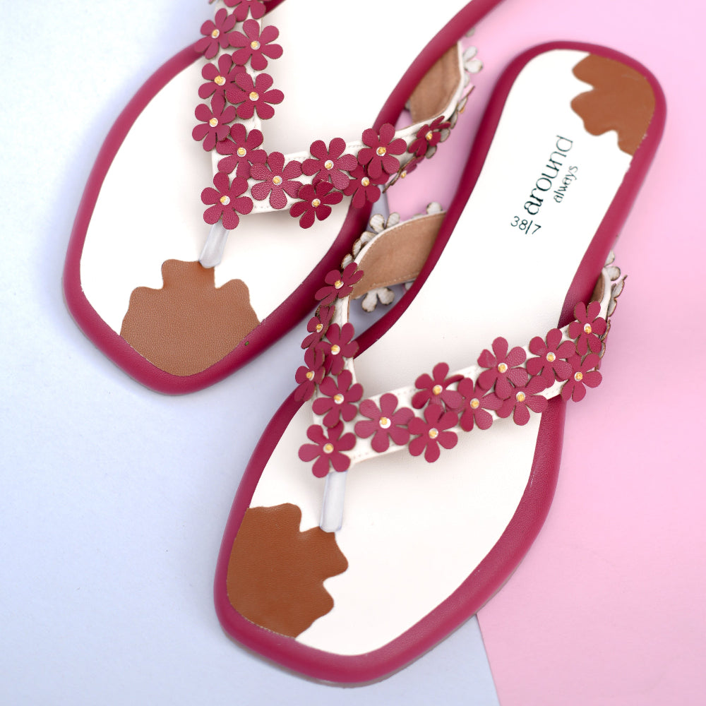 Feminine pink and ivory flat sandals
