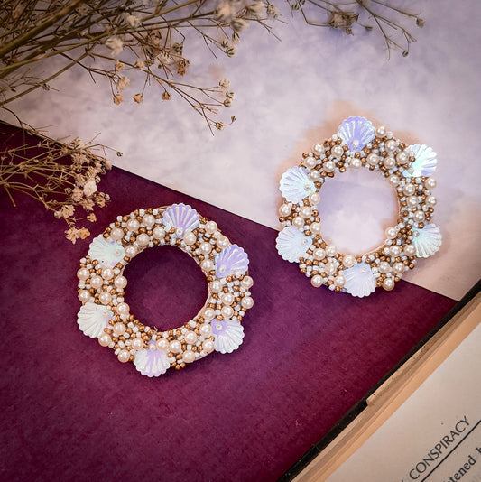 Pearl beaded earrings in white and golden