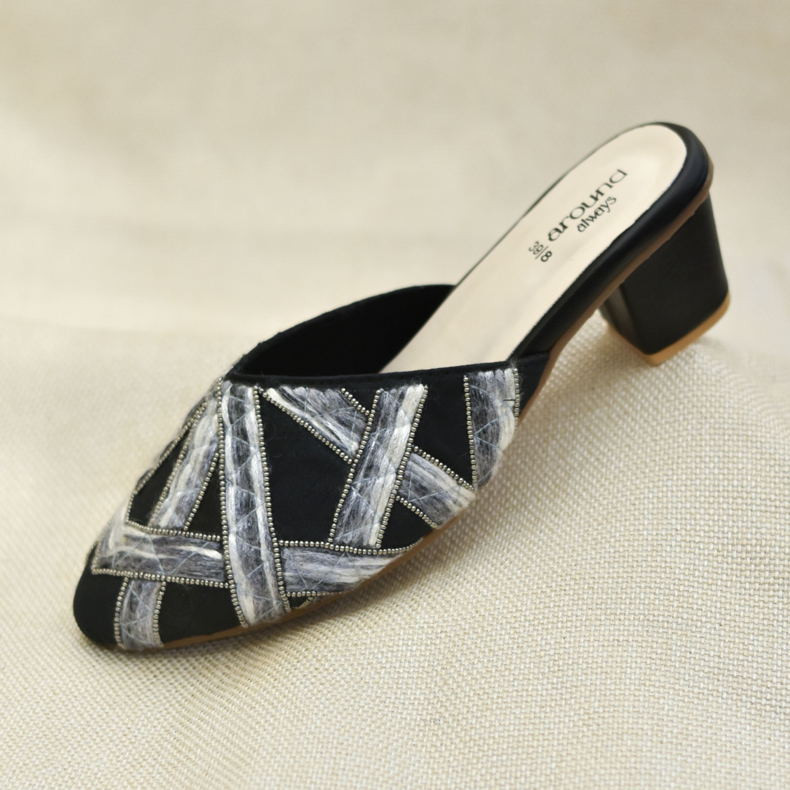 Black stylish juttis for women india