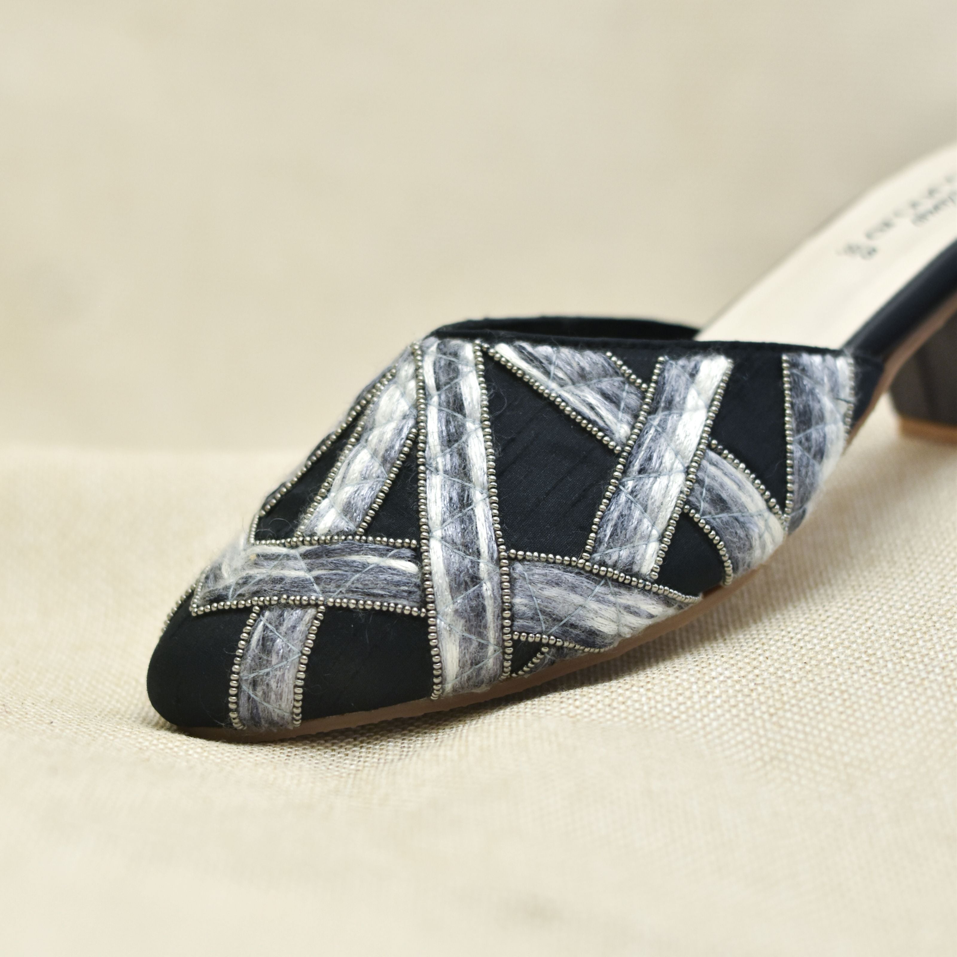 stylish juttis for indian wedding