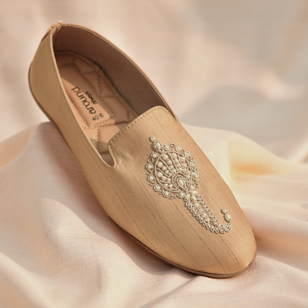 Ethnic loafers with smooth lining, quilted insole, and delicate ivory design
