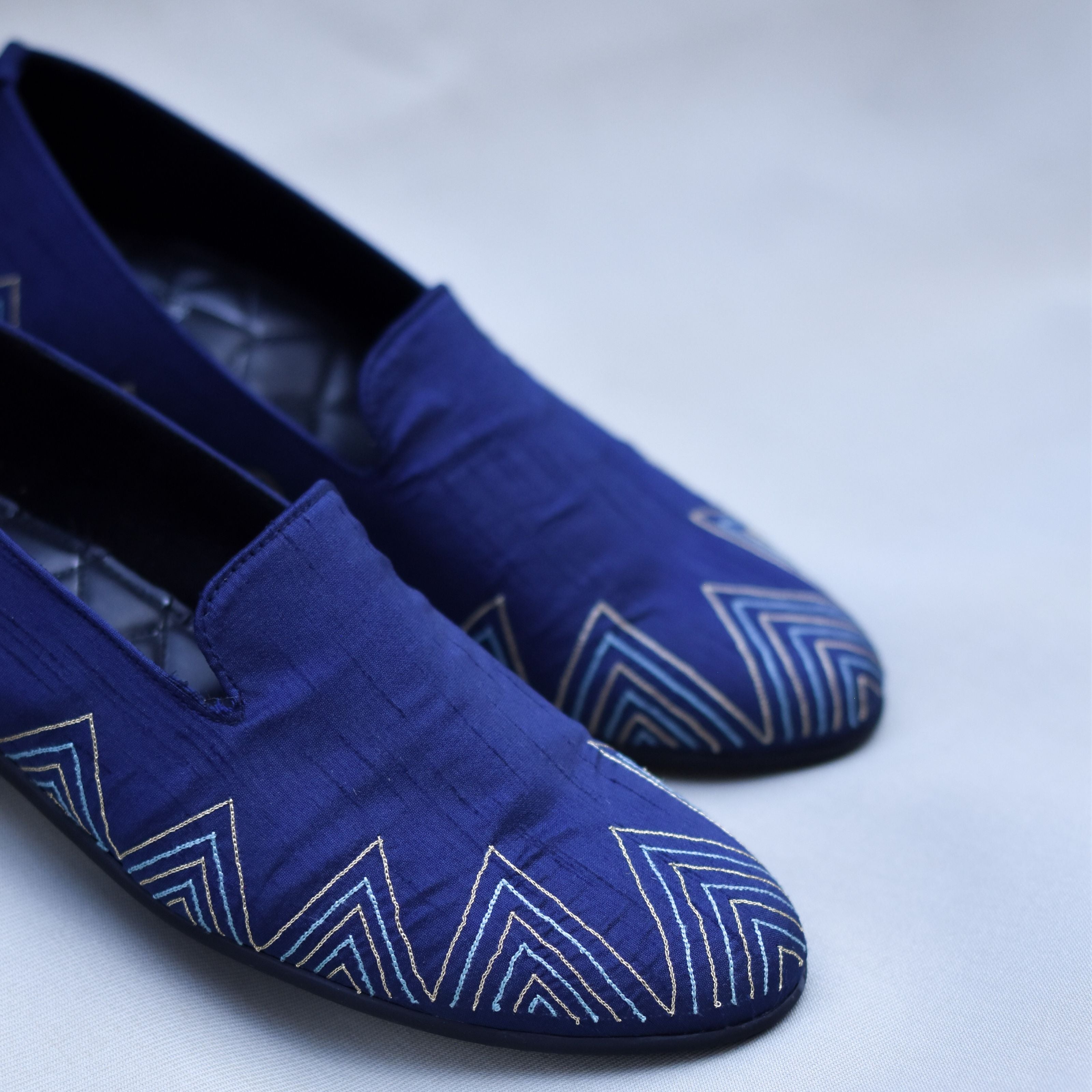 Men's textured navy loafers with sharp chevron pattern and zari detailing.
