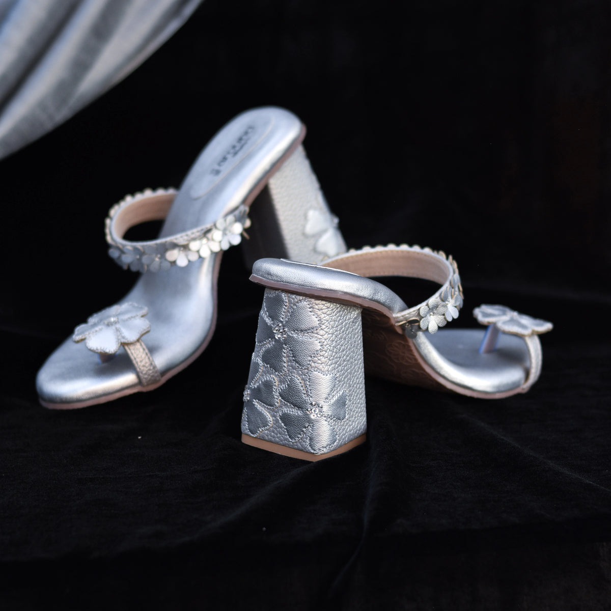 Silver women’s sandals with 3D flower toe detailing