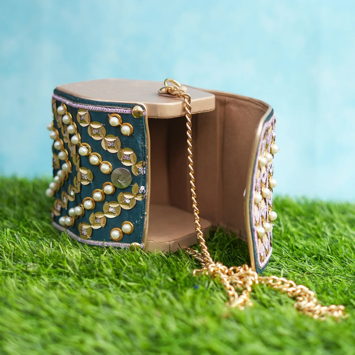 Indie hexa bag open to show the beige lining