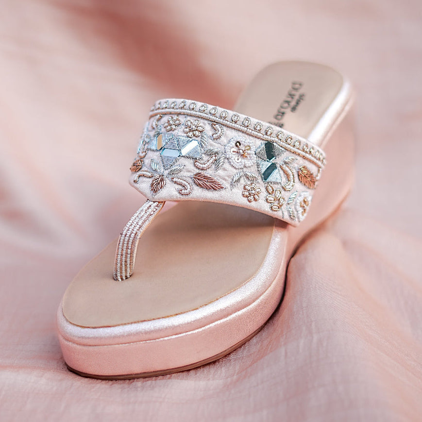 Elegant slip sandal with soft cushioned base