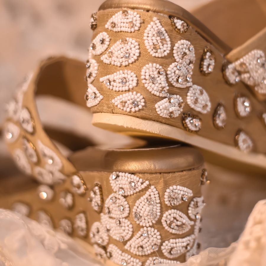 Traditional Indian Wedding Ceremony : Groom Wedding Shoes Stock Image -  Image of hindu, fashion: 178290495