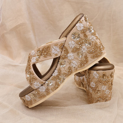 Golden nude shoes for wedding