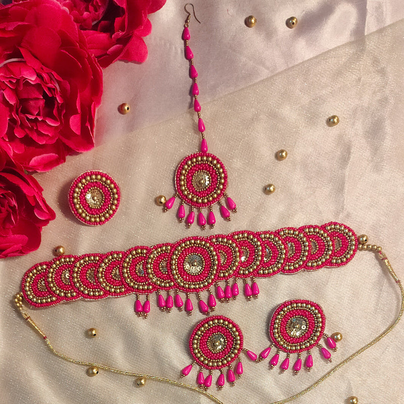 Beaded jewellery set in dark pink and golden